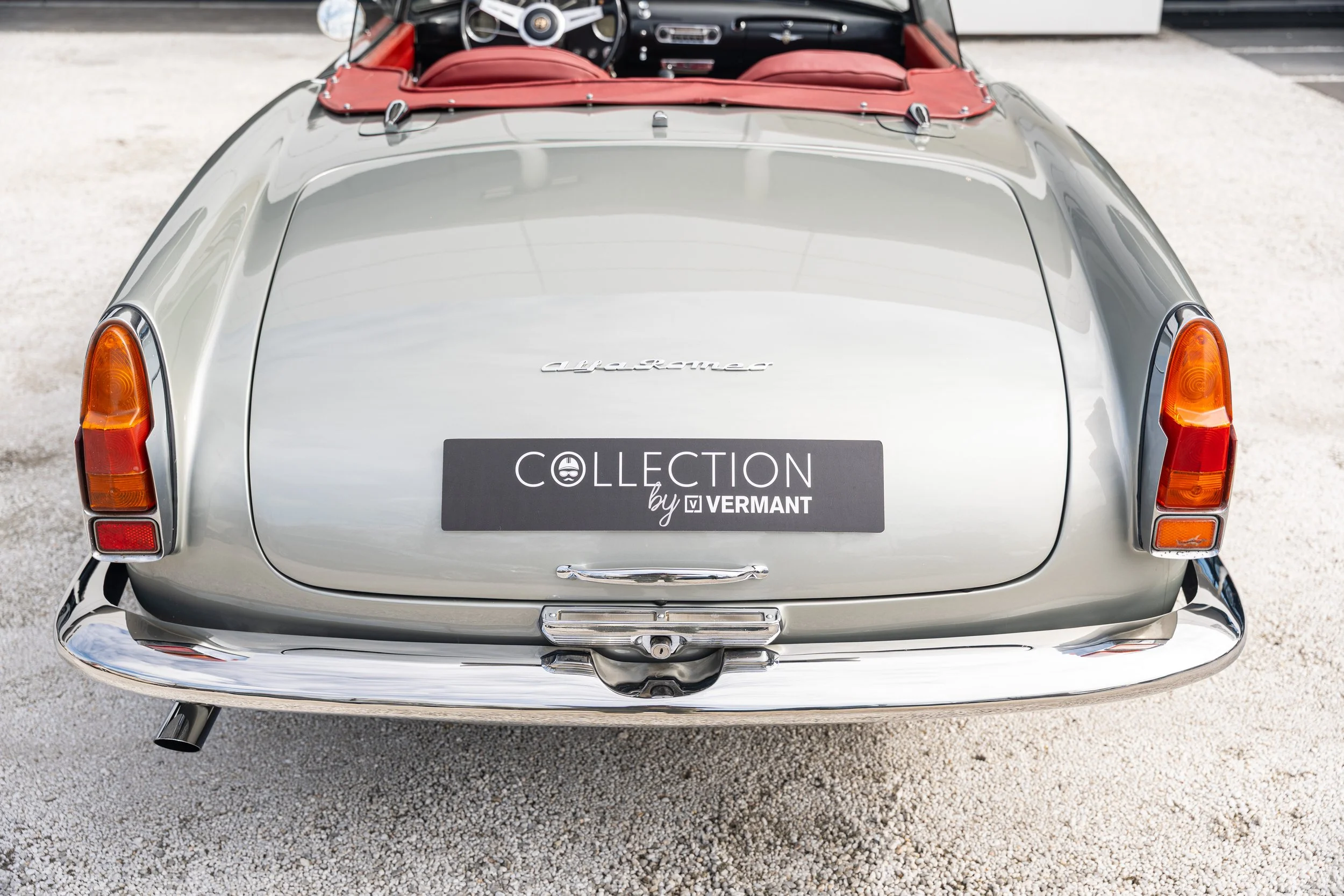 Alfa Romeo 2000 Spider (33).jpg