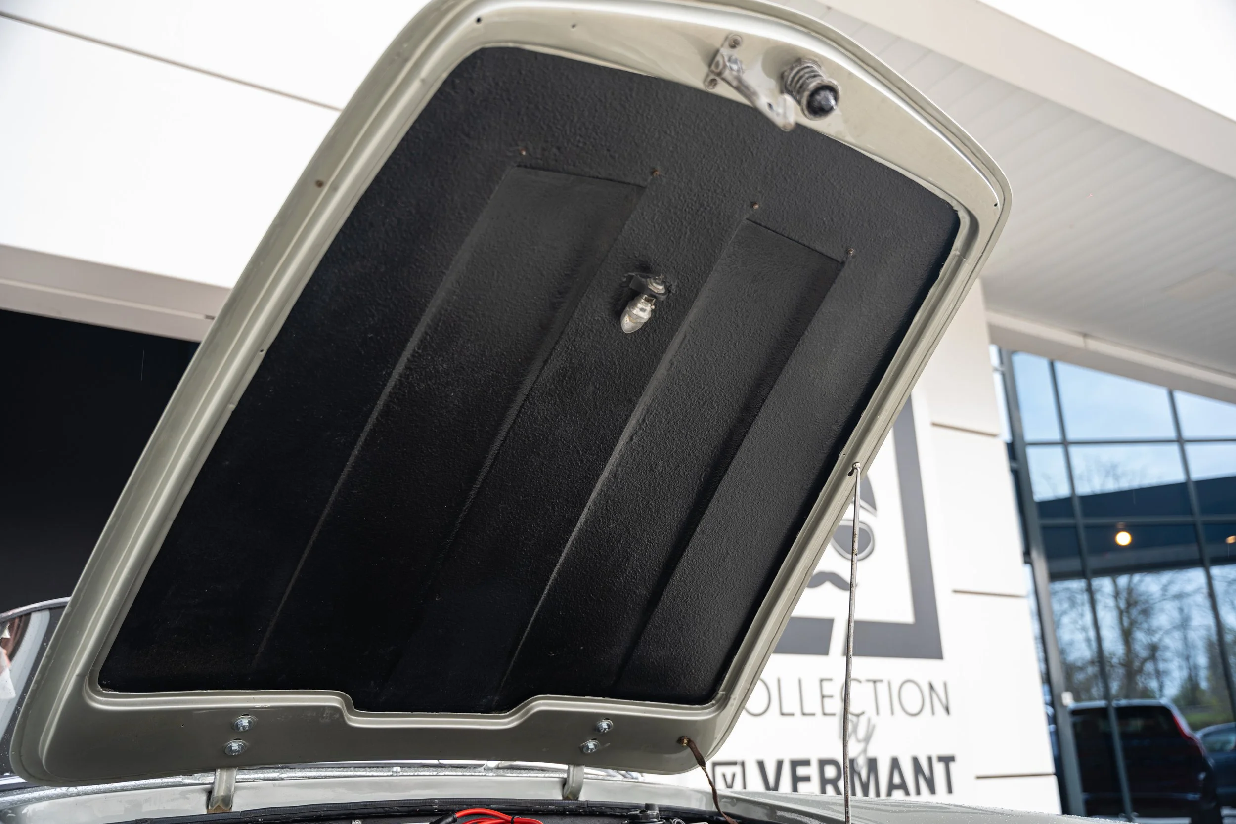 Alfa Romeo 2000 Spider (81).jpg