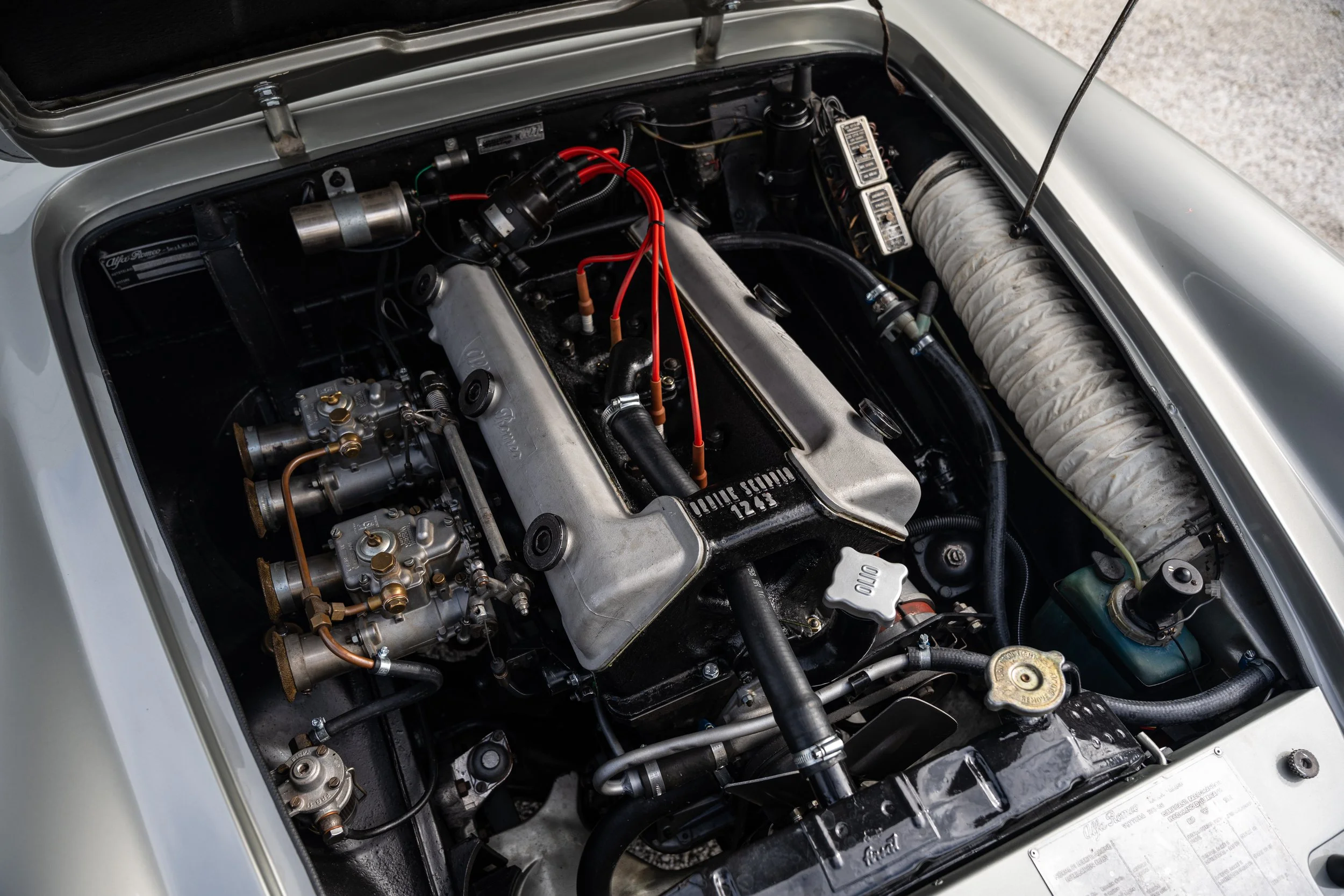 Alfa Romeo 2000 Spider (84).jpg