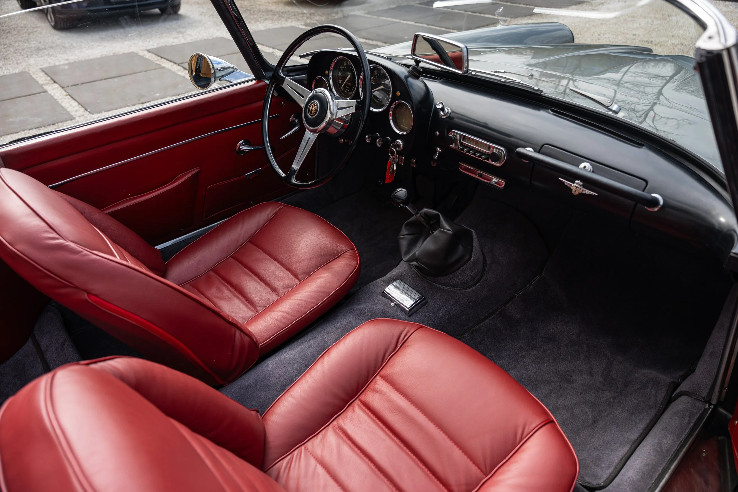 Alfa Romeo 2000 Spider (61).jpg
