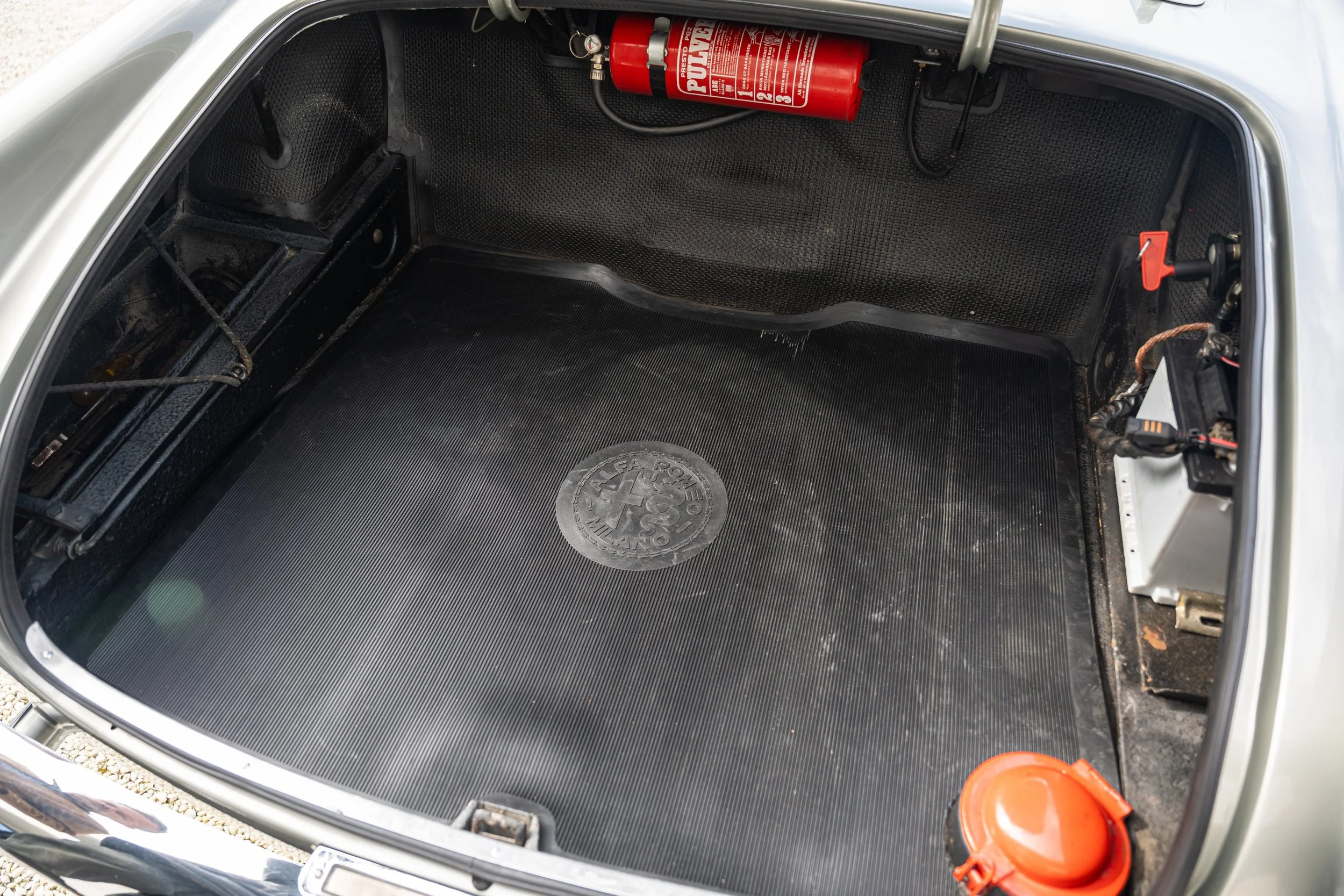 Alfa Romeo 2000 Spider (73).jpg