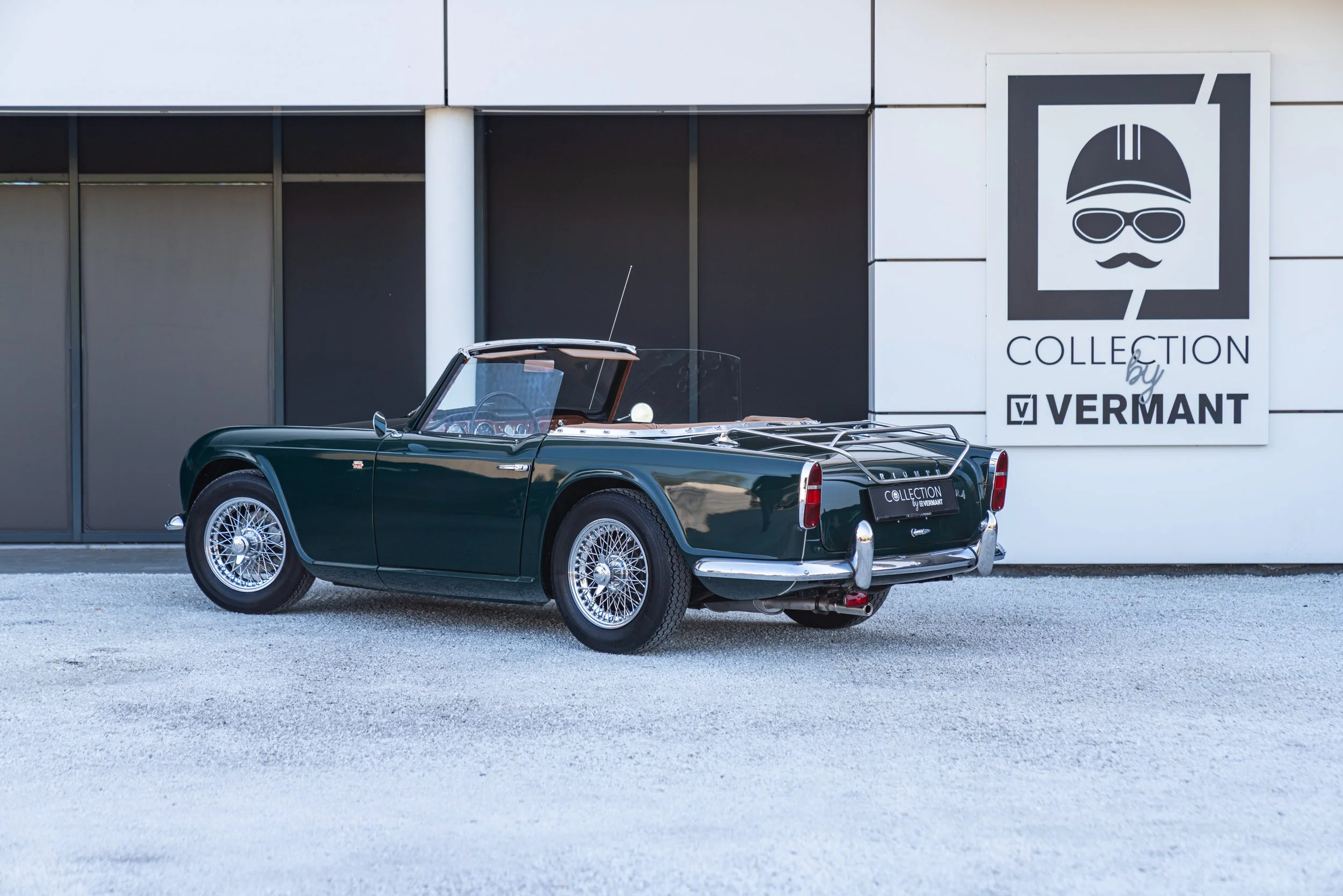Triumph TR4 (3).jpg