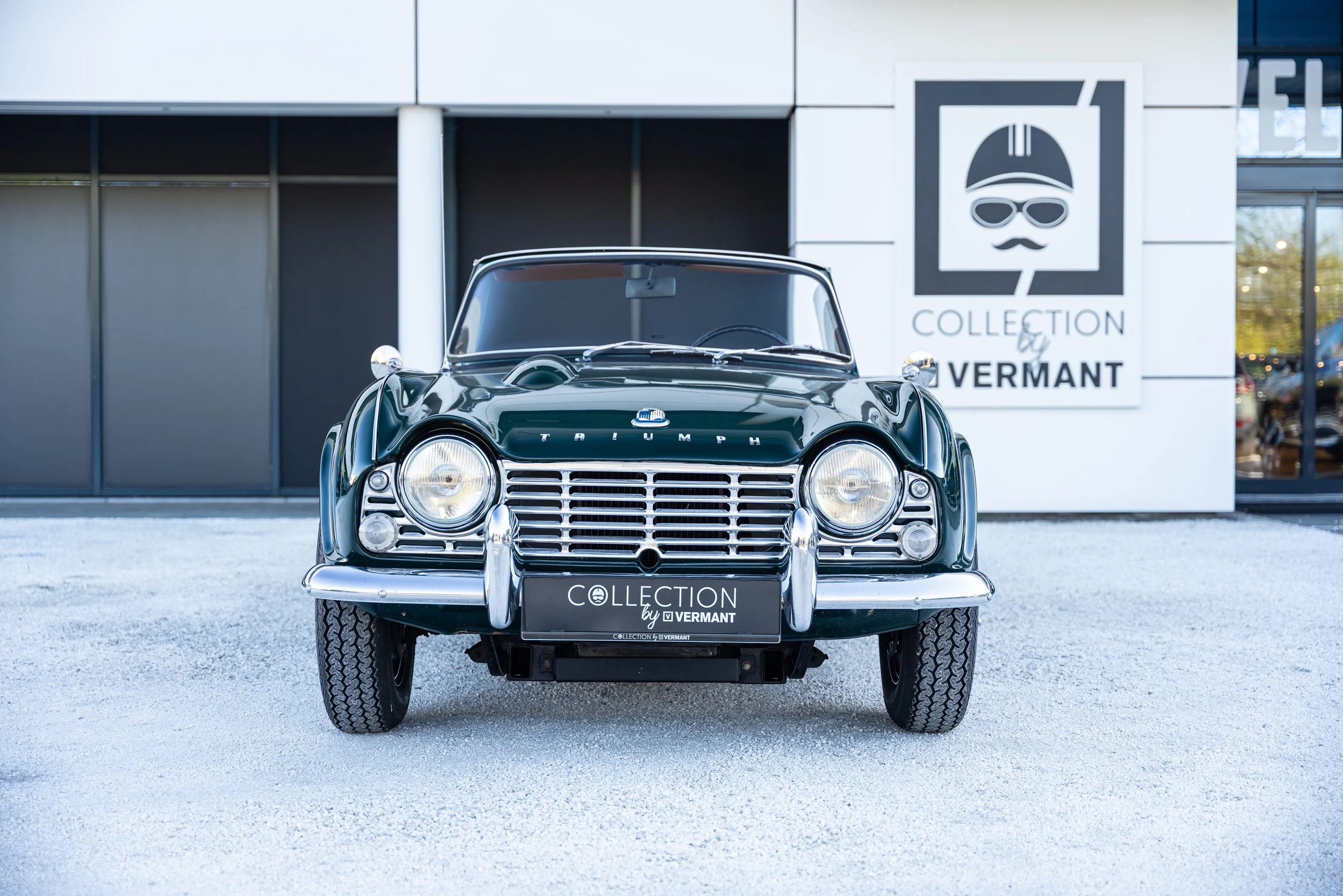 Triumph TR4 (10).jpg