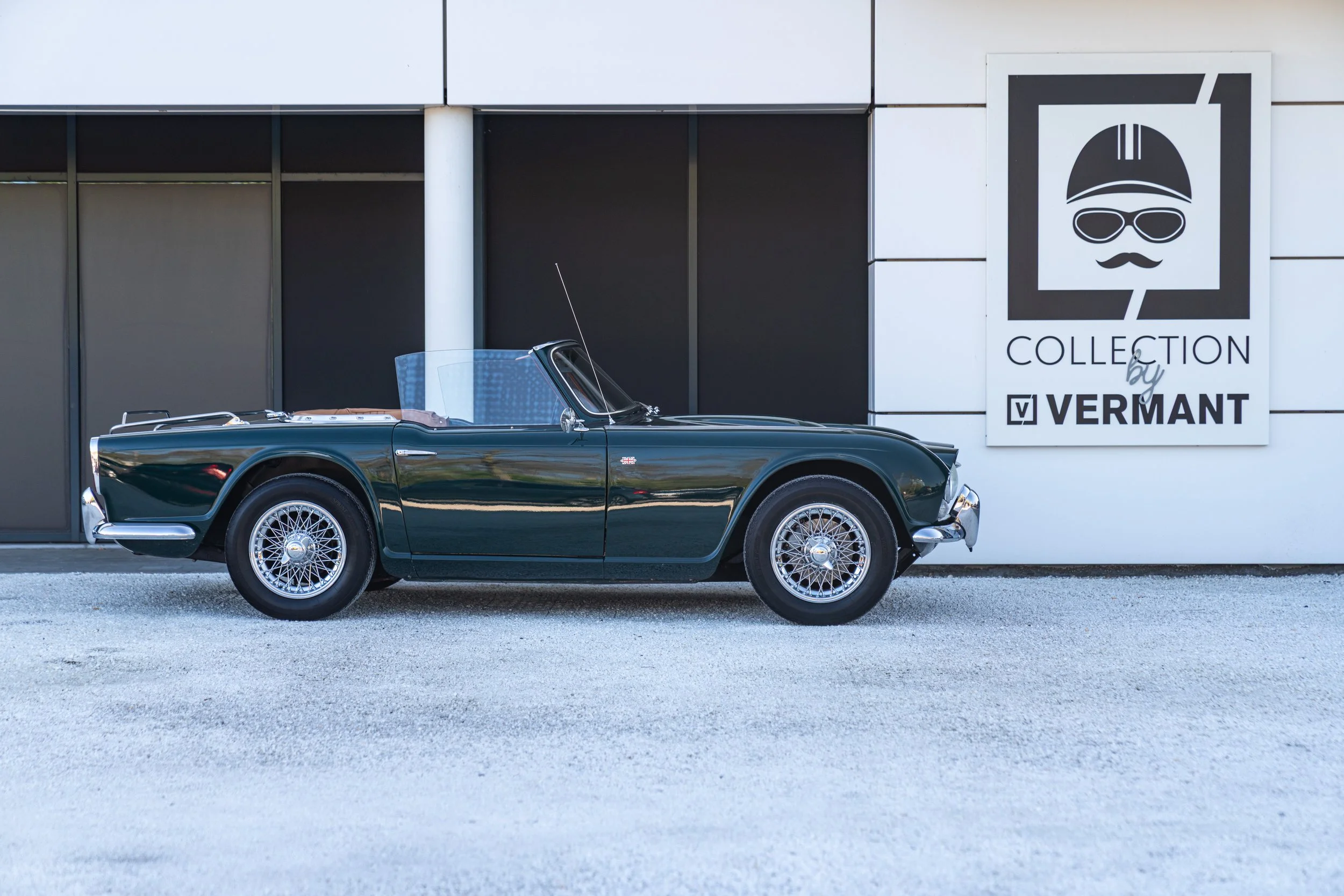 Triumph TR4 (2).jpg