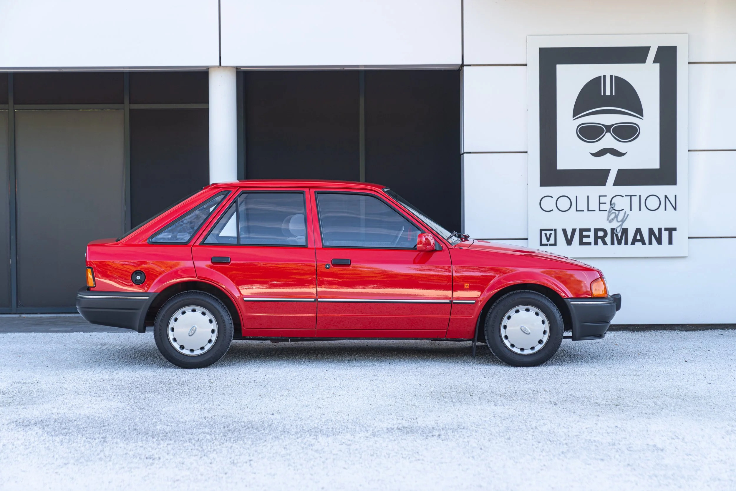 Ford Escort (2).jpg