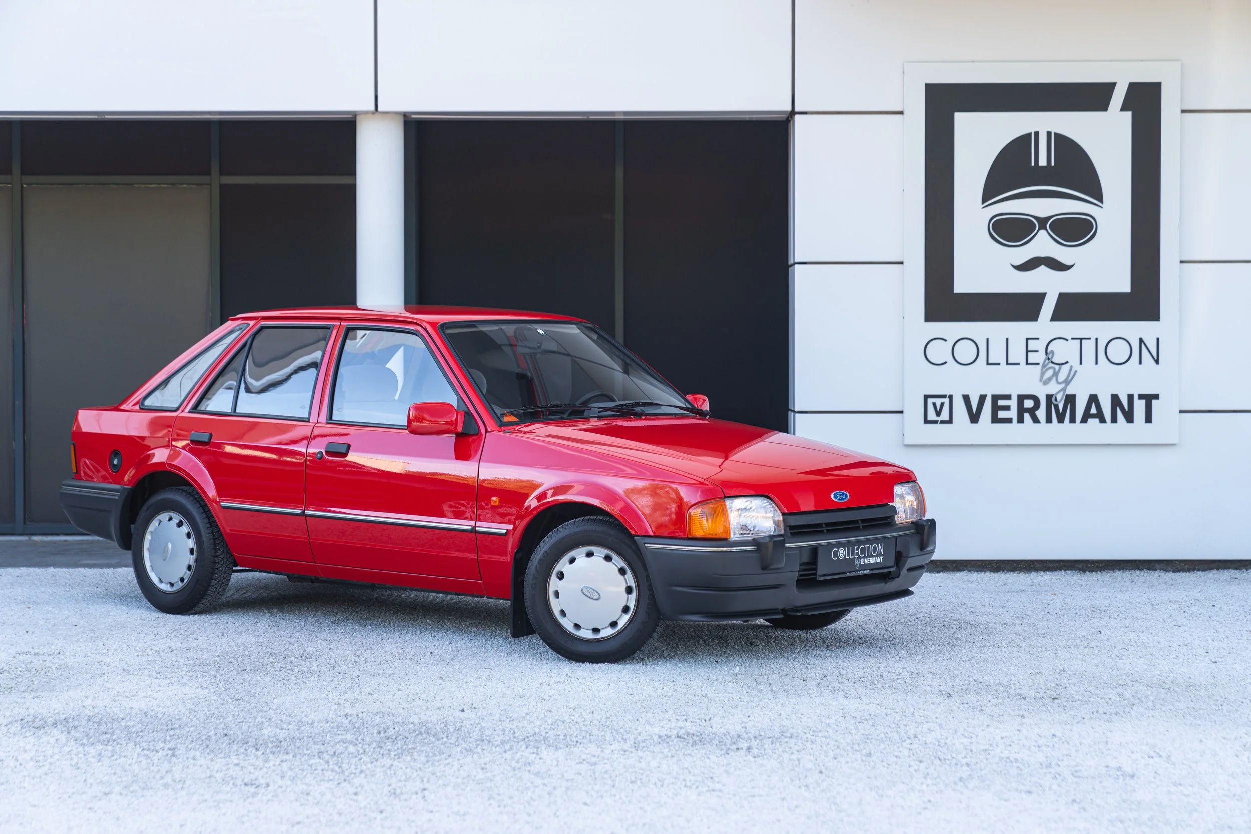 Ford Escort (1).jpg