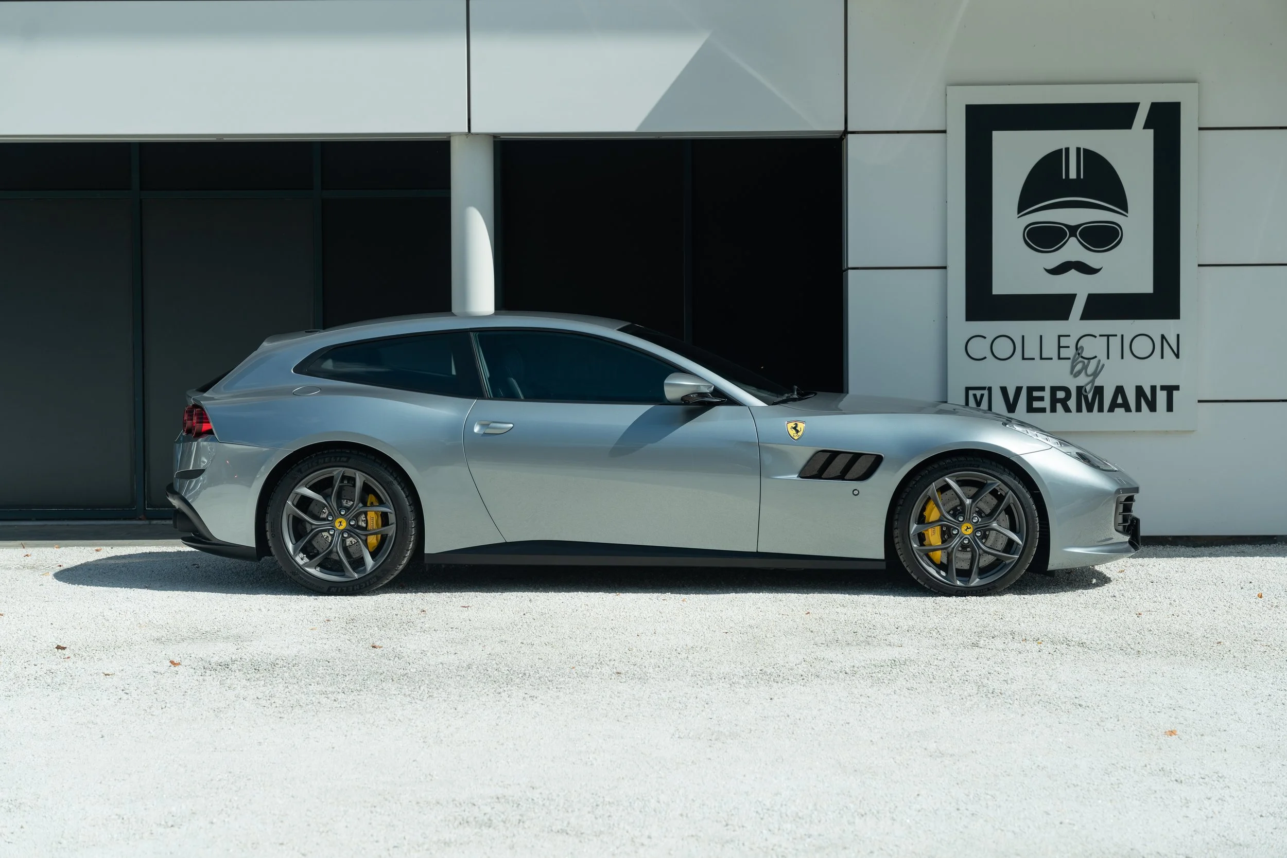 Ferrari GTC4 Lusso T (2).jpg