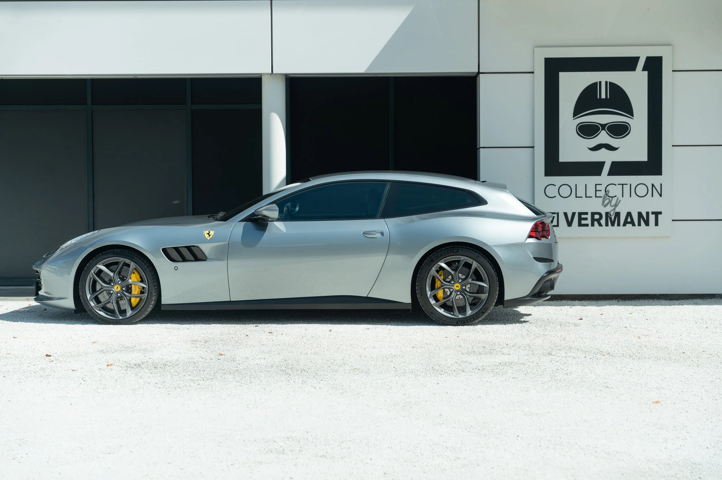 Ferrari GTC4 Lusso T (4).jpg