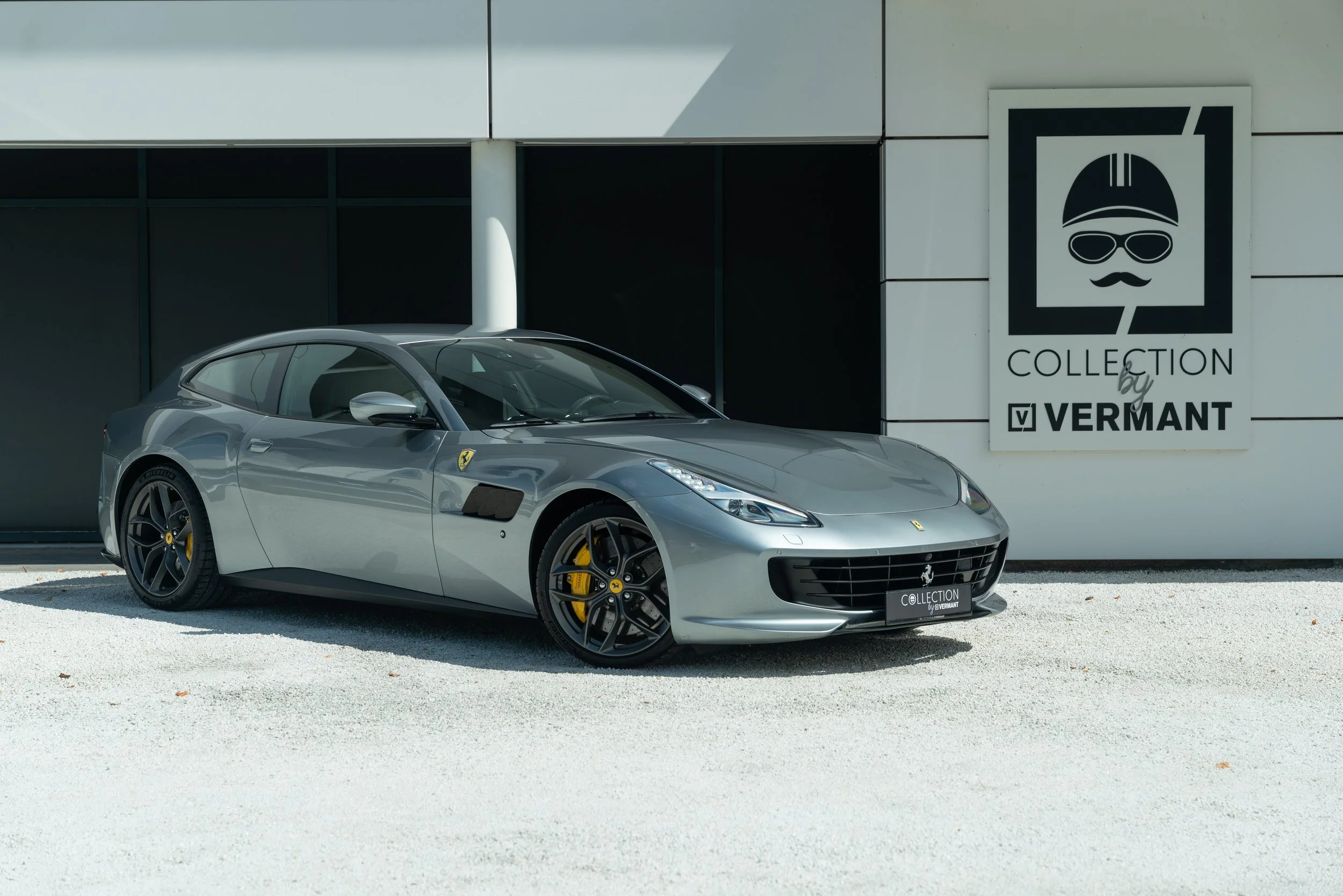 Ferrari GTC4 Lusso T (1).jpg