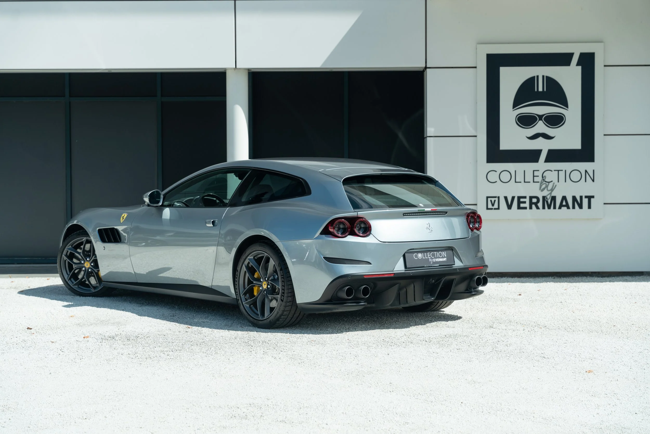 Ferrari GTC4 Lusso T (3).jpg