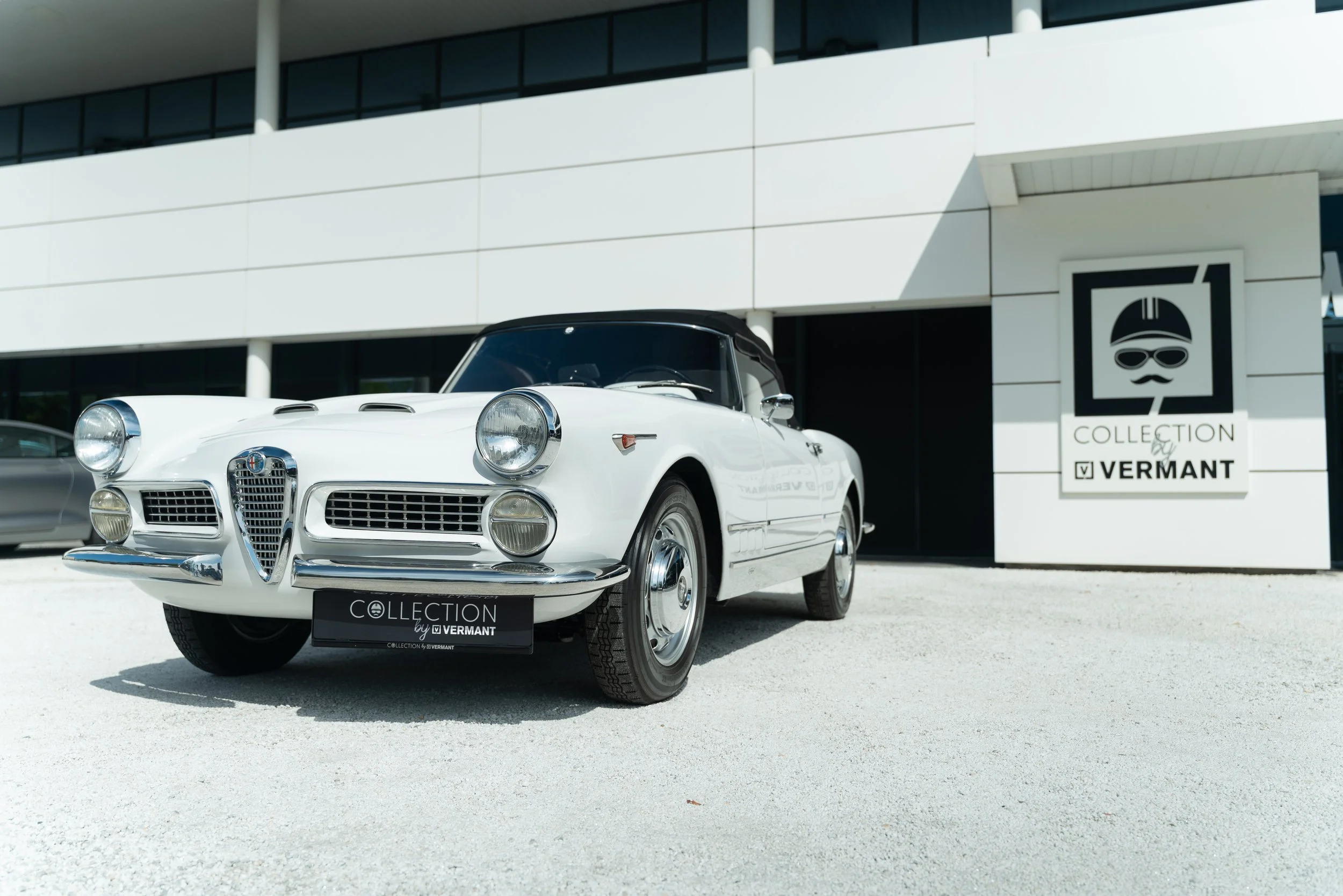 Alfa Romeo 2000 Spider (7).jpg