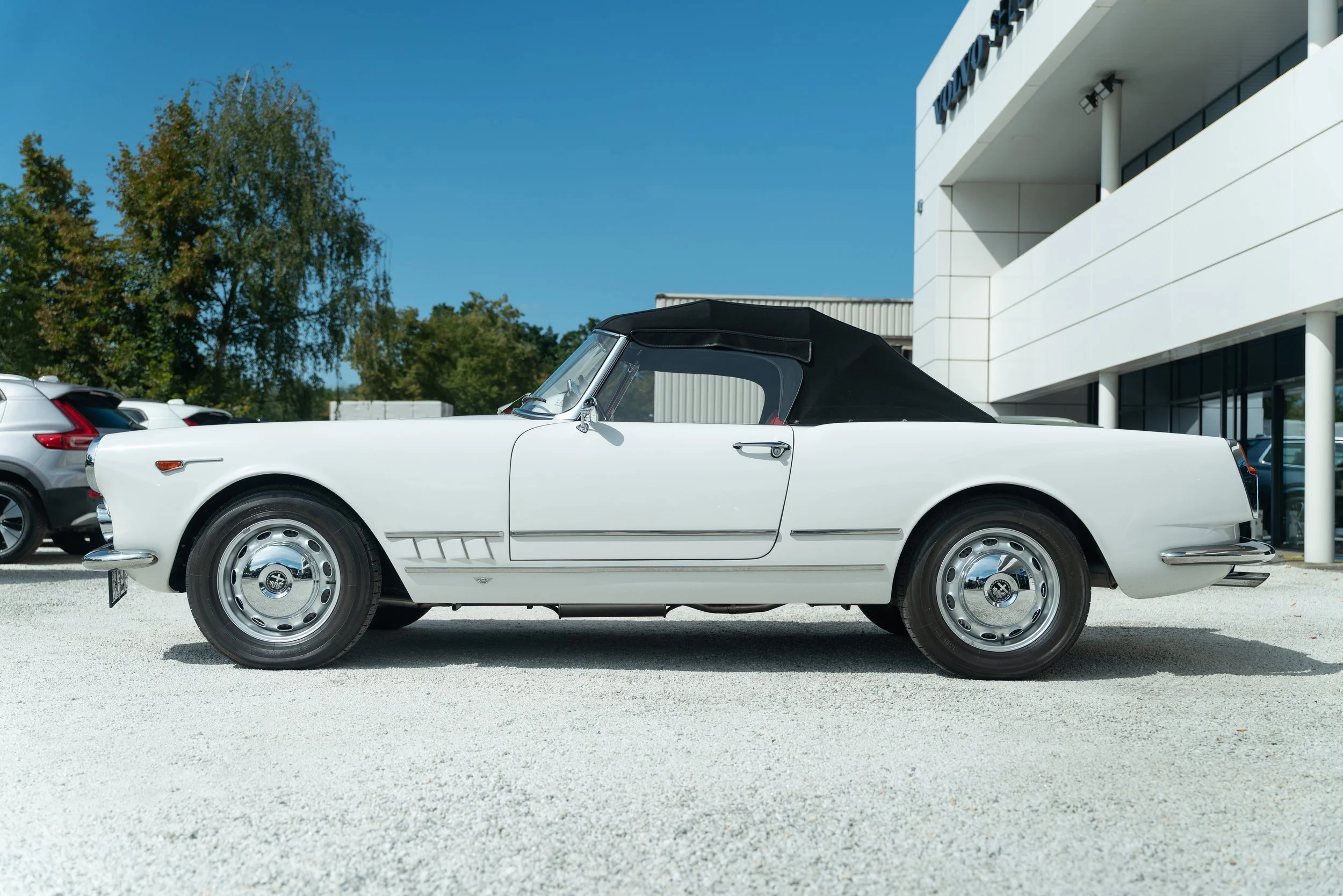 Alfa Romeo 2000 Spider (8).jpg