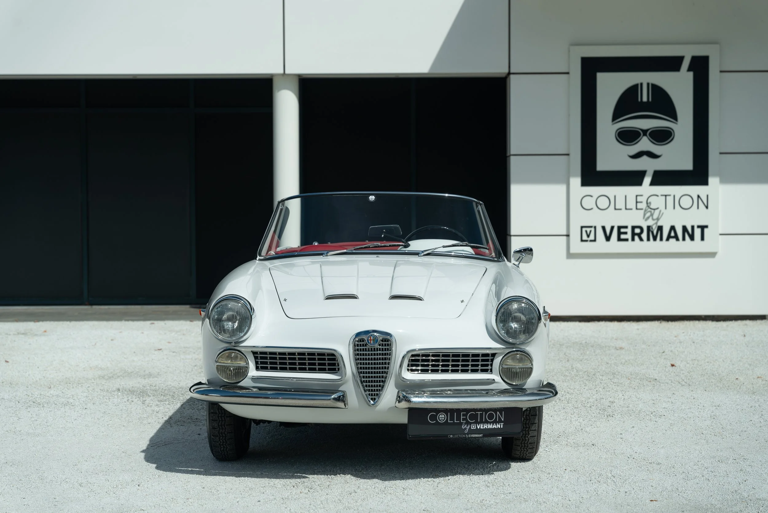 Alfa Romeo 2000 Spider (15).jpg