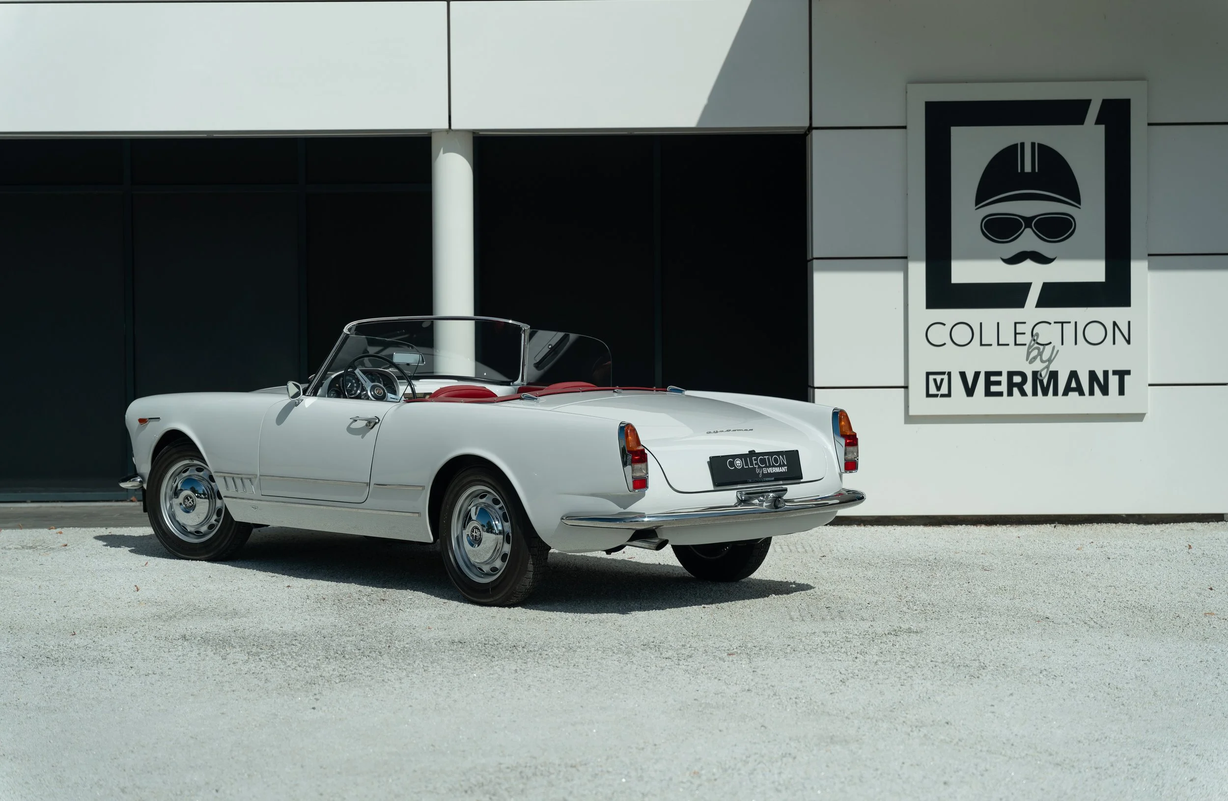 Alfa Romeo 2000 Spider (3).jpg