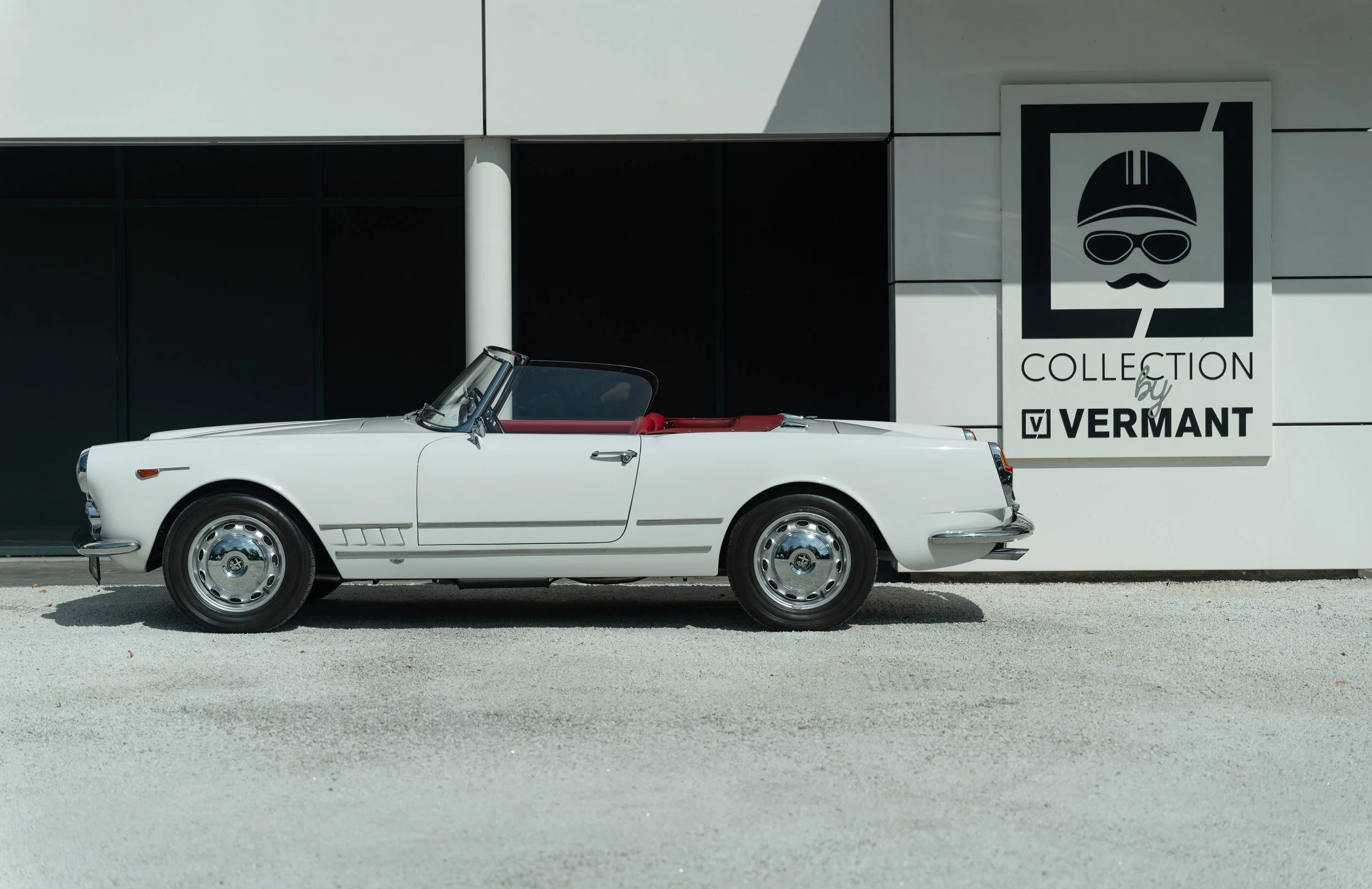 Alfa Romeo 2000 Spider (4).jpg