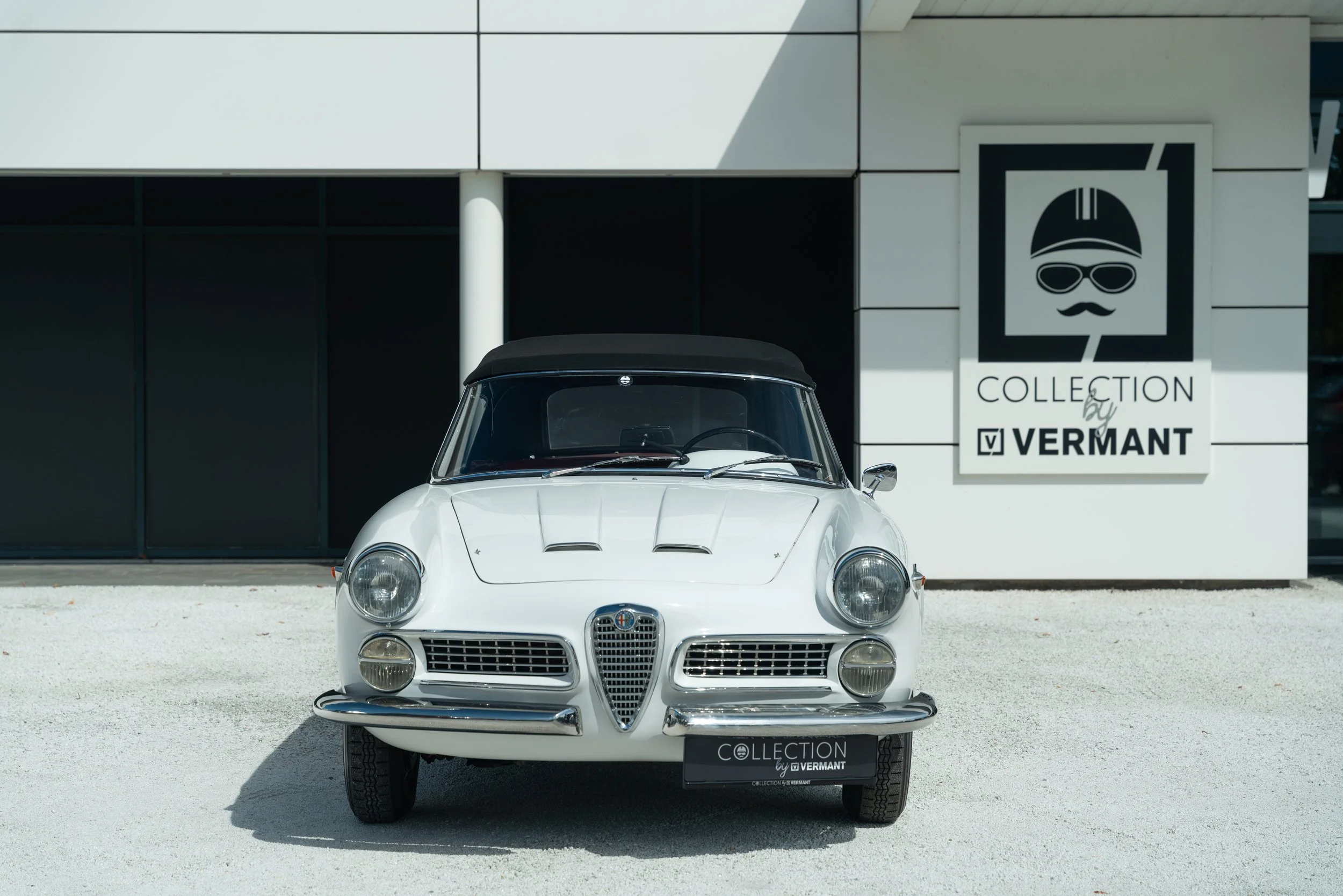 Alfa Romeo 2000 Spider (5).jpg