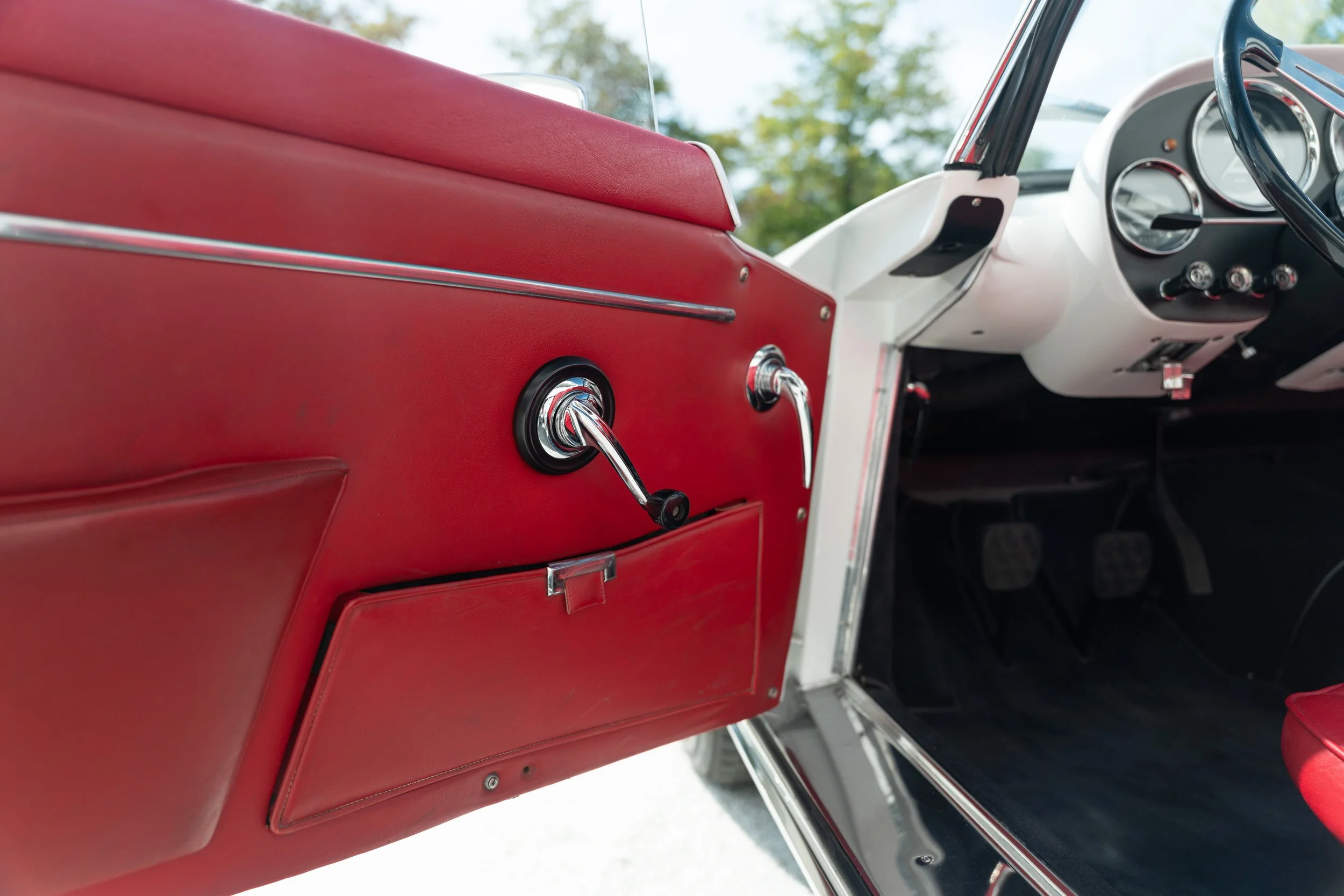 Alfa Romeo 2000 Spider (46).jpg