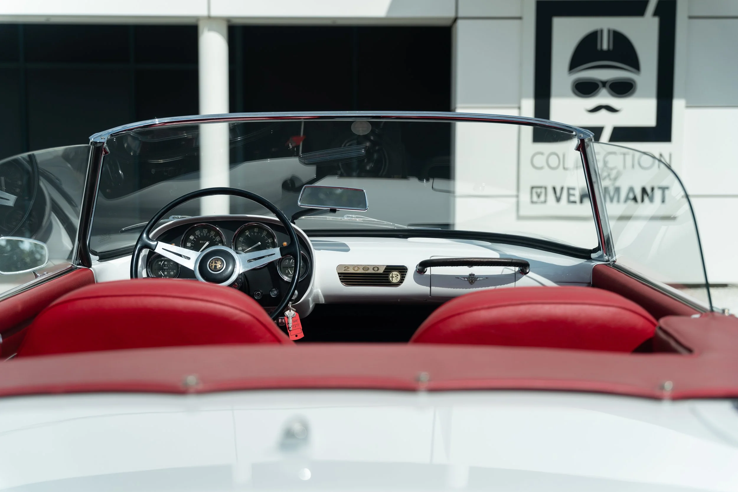 Alfa Romeo 2000 Spider (32).jpg