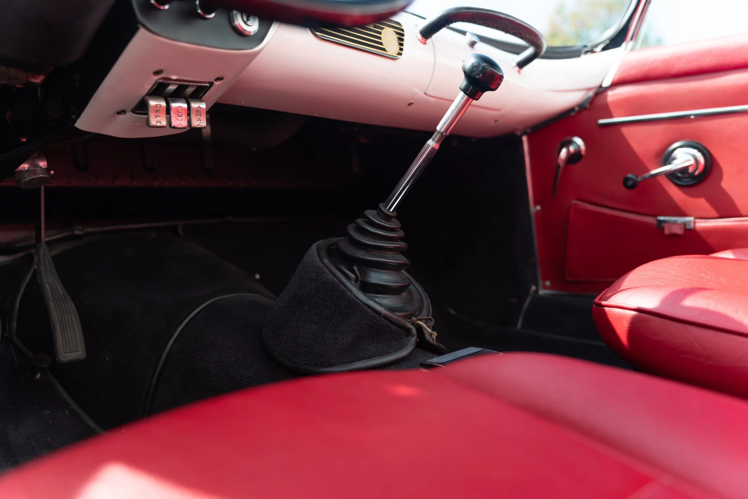 Alfa Romeo 2000 Spider (47).jpg