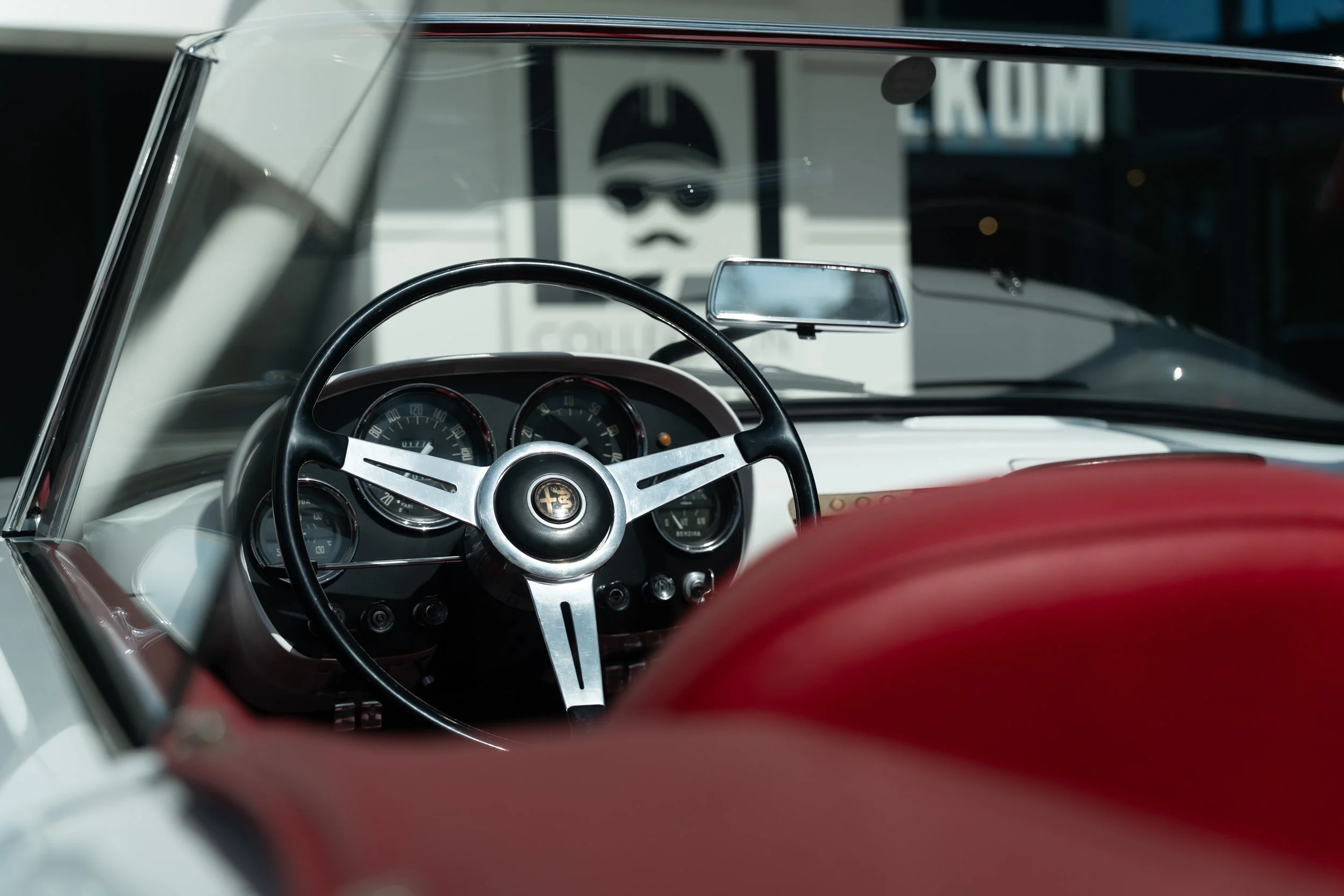 Alfa Romeo 2000 Spider (66).jpg
