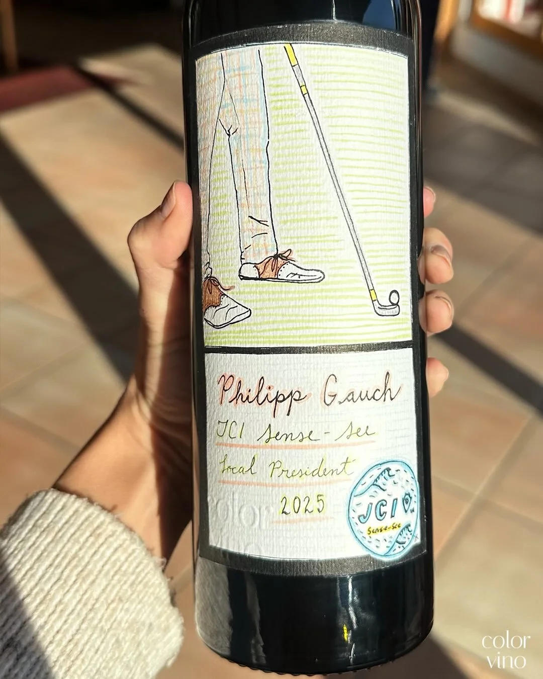 M&ouml;chtest Du Deine Liebsten auf besondere Weise &uuml;berraschen? Wie w&auml;re es mit einer individuell gestalteten Flasche Wein! 🎄❤️✨ W&auml;hle Deine Lieblingsweinsorte aus unserem Sortiment aus, und wir gestalten das Etikett ganz nach Deiner