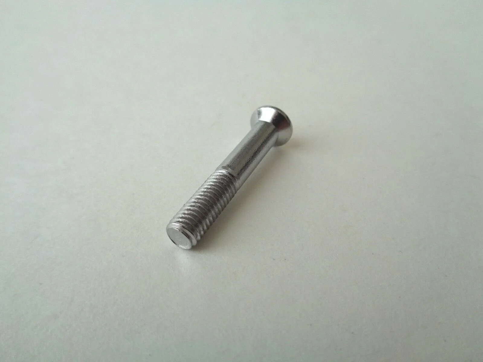 Croce rd fixing bolt2.jpg