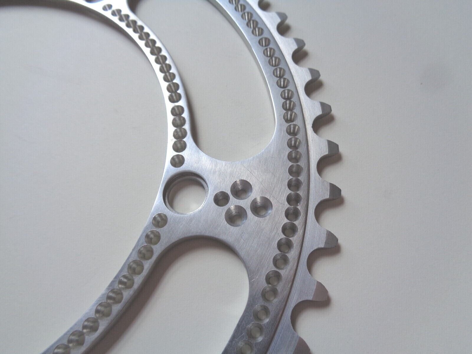 CLUB LOGO ALES DRILLIUM CHAINRING-3.jpg