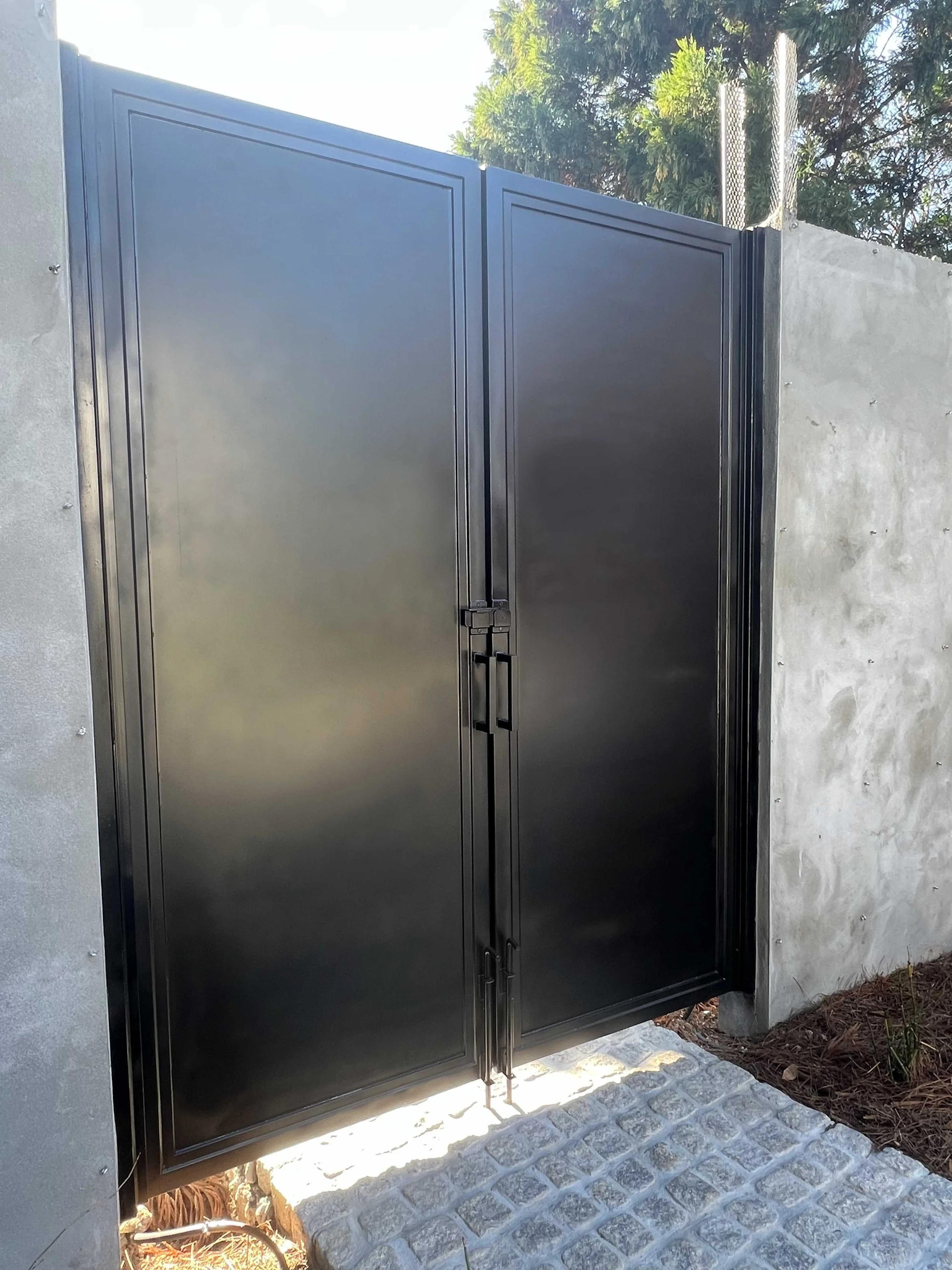 LDC_Gate_Solid-Metal-Gate.jpg