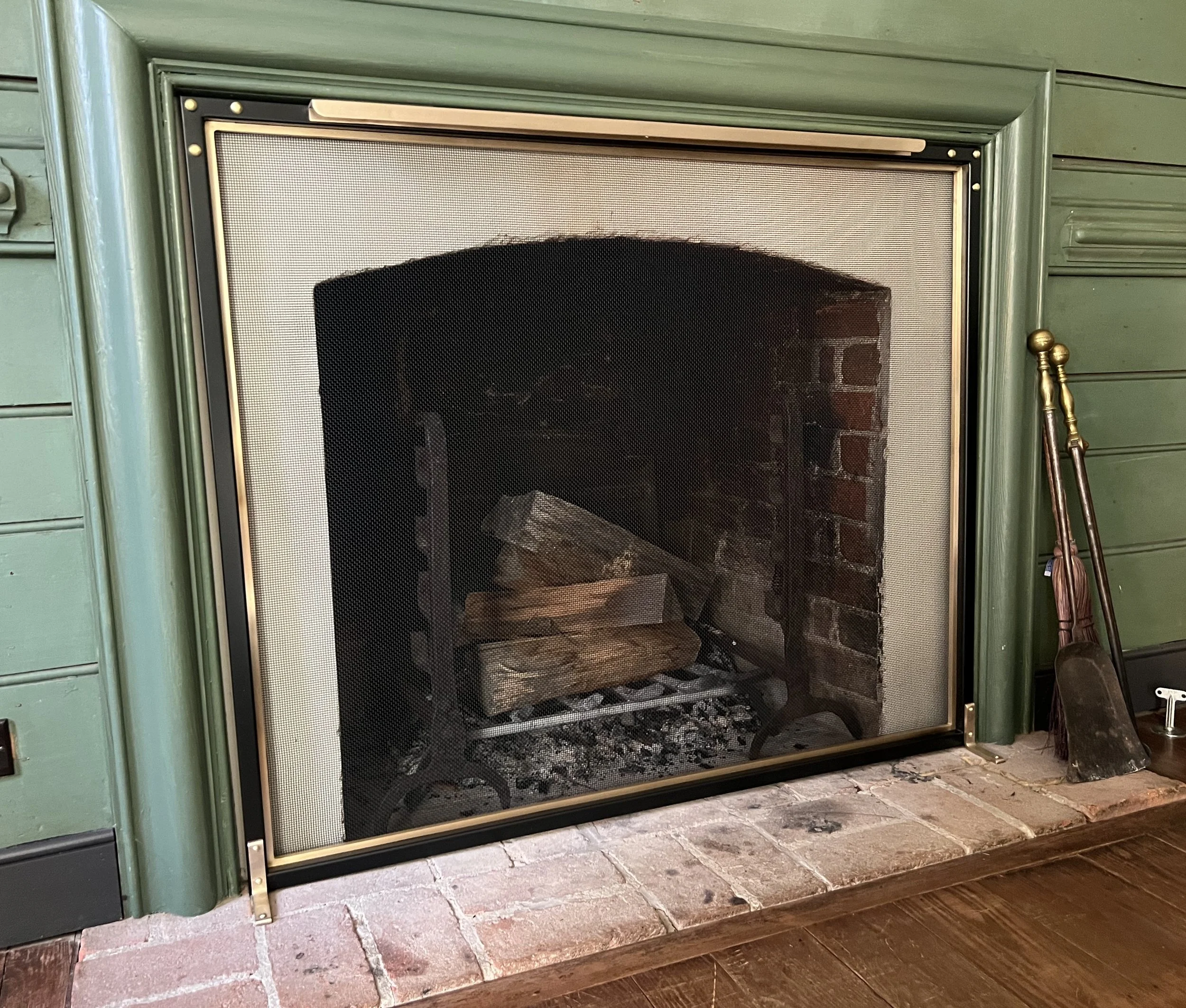 Standing Flush-Fit Fire Screen with Brass Details