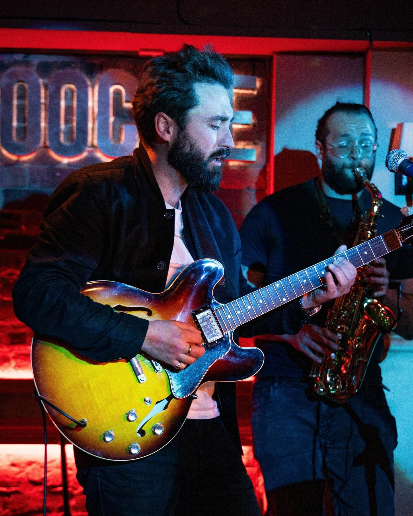 Some photos from the past few months. The &lsquo;Tim Bloomer Collective&rsquo; at Hoochie Coochie, a trip to France, playing guitar live on BBC Radio 4, the last day of the West End run with The Wizard of Oz tour (and a break for me after 20 months a