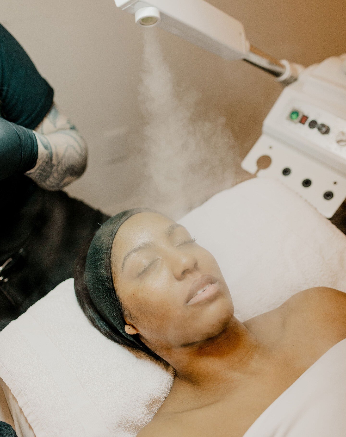 &bull;
Tis the season for all things skincare. 

We are strong believers of taking care 
of your skin year round, but understand 
that the summer sun and routines can 
throw your skin for a loop. 

✨ Both Temple locations 
offer facial services! ✨

F