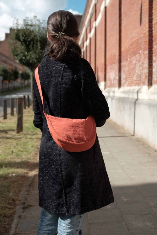Red Curved Shoulder Bag | New Look