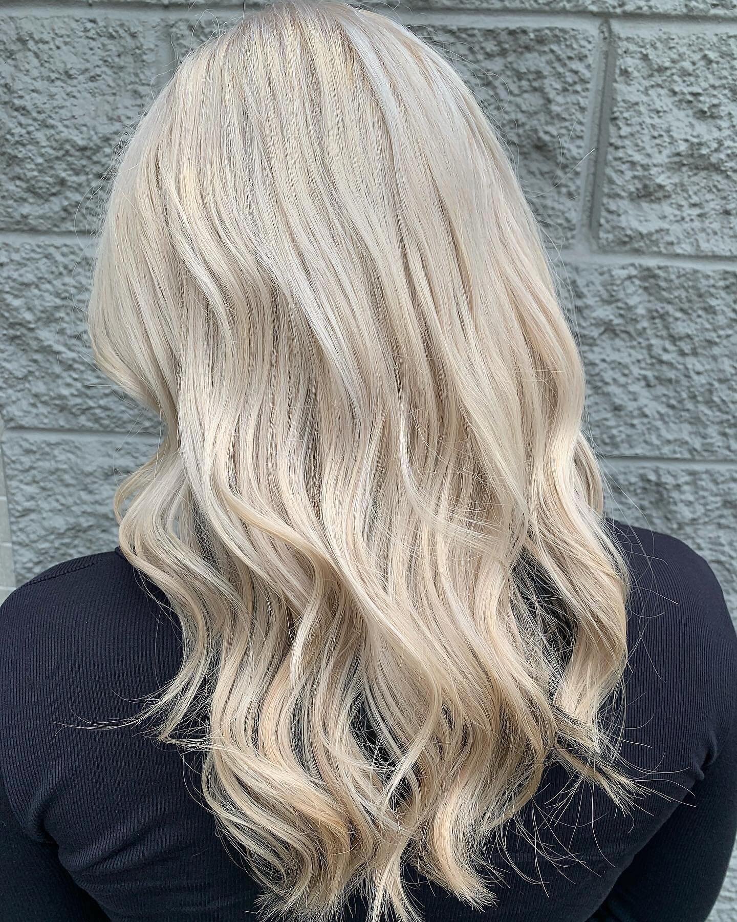 Bleach out done for this amazing client! Rocking the blonde woohoo!! 
Stylist: @hairwithms 

#yvr #bleachout #rootscoverage #blonde