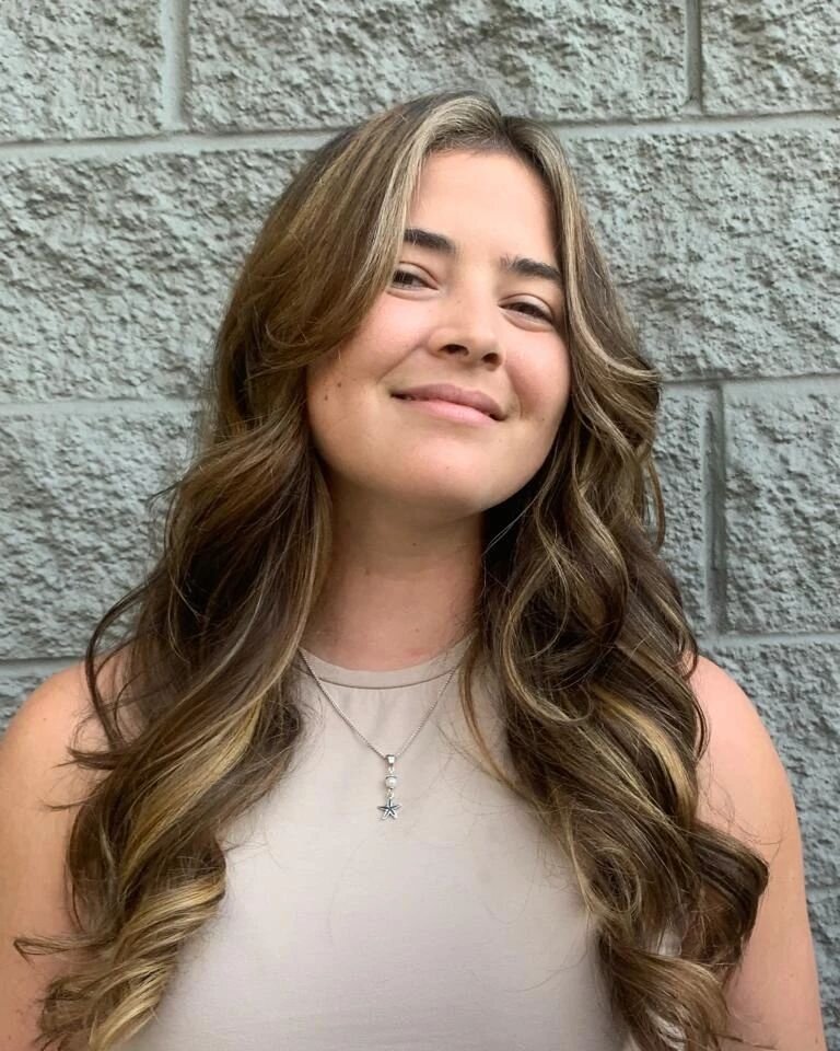 Freshened up @elo_tremblay 
Check her out for all your personal training needs ❤️ 💪 

#zinchair #balayage #swartzkopfblondeme #vancouverisawesome #vancouverstylist #vancouverfoodie #longhair #layeredhair