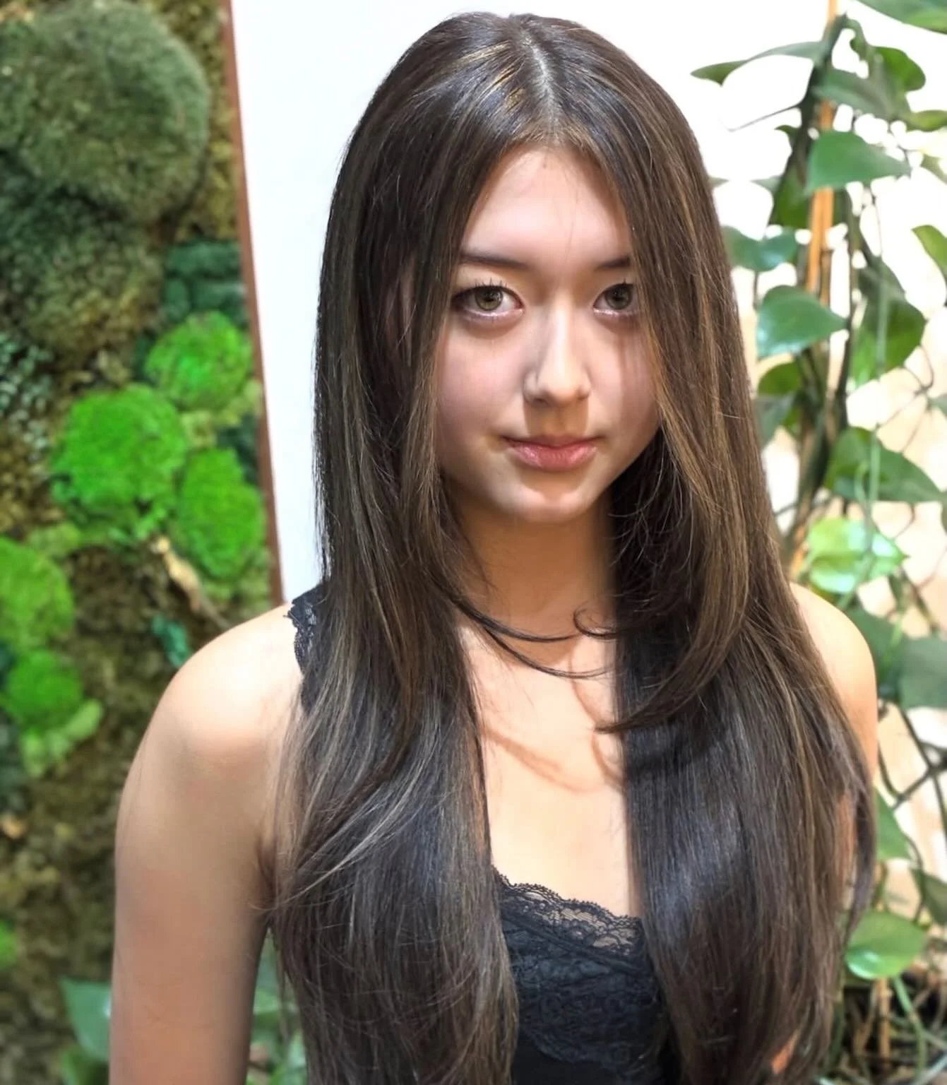 First highlights &hearts;️ 
Stylist @dchairvancouver 

#zinchair #highlights #joicoblondelife #vancouverhairstylist #vancouverhair #behindthechair