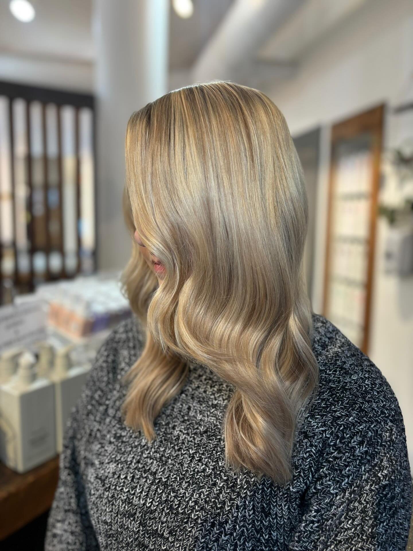 Spring lift &hearts;️ 
Book with @dchairvancouver 
#joicoblondelife #behindthechair #vancouverstylist #joicocolor #blondes