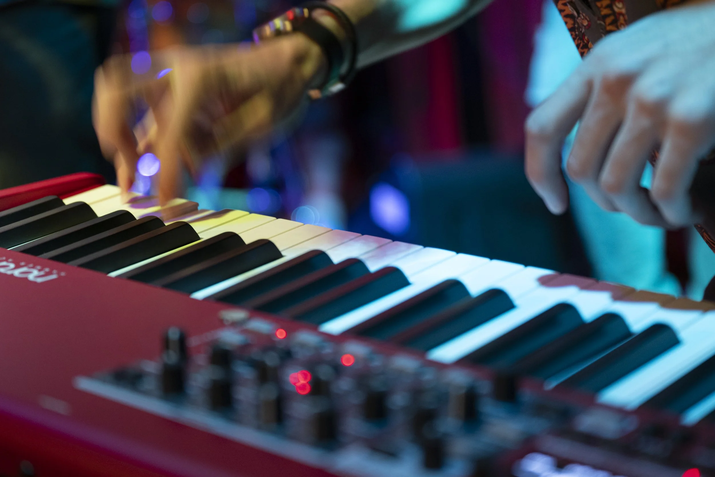 2025-10-31_Groove-Club_Danny-Bryant-2254.jpg