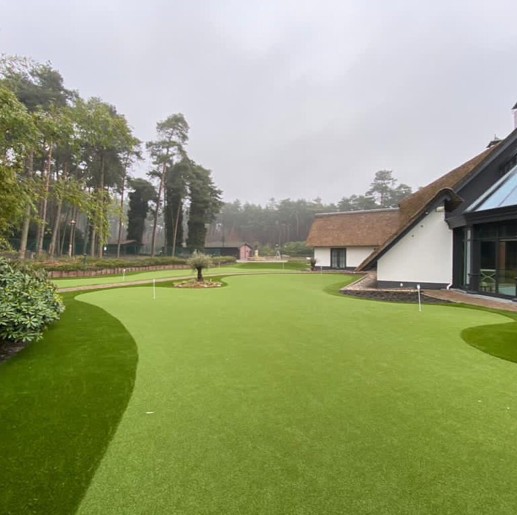 Oppimatkalla Mestarin opissa 🏆⛳️ #golfgreen #puttinggreen #sandwich #summer2021 #holeinone #golf #takapiha #m&ouml;kkiel&auml;m&auml;&auml; #golfkentt&auml; #lovegolf