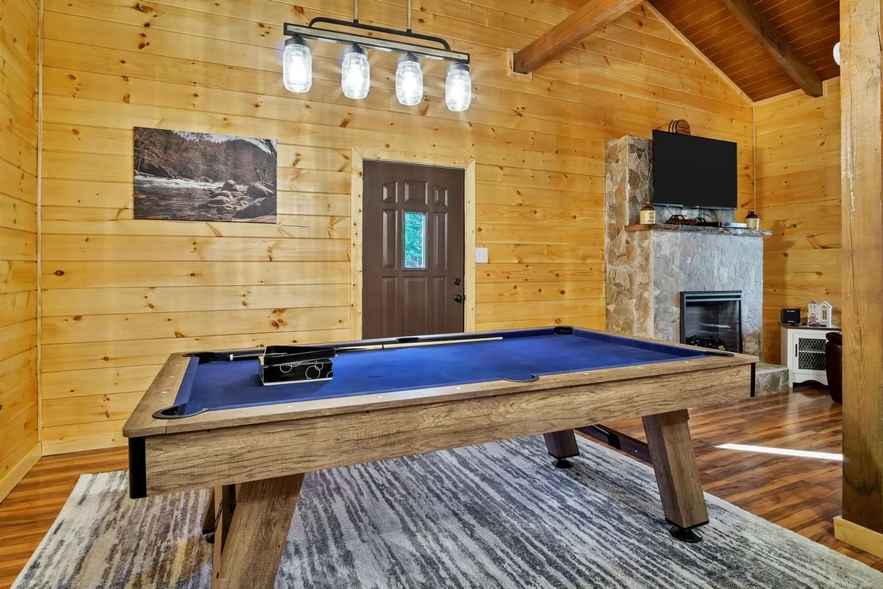 PoolTable.jpg
