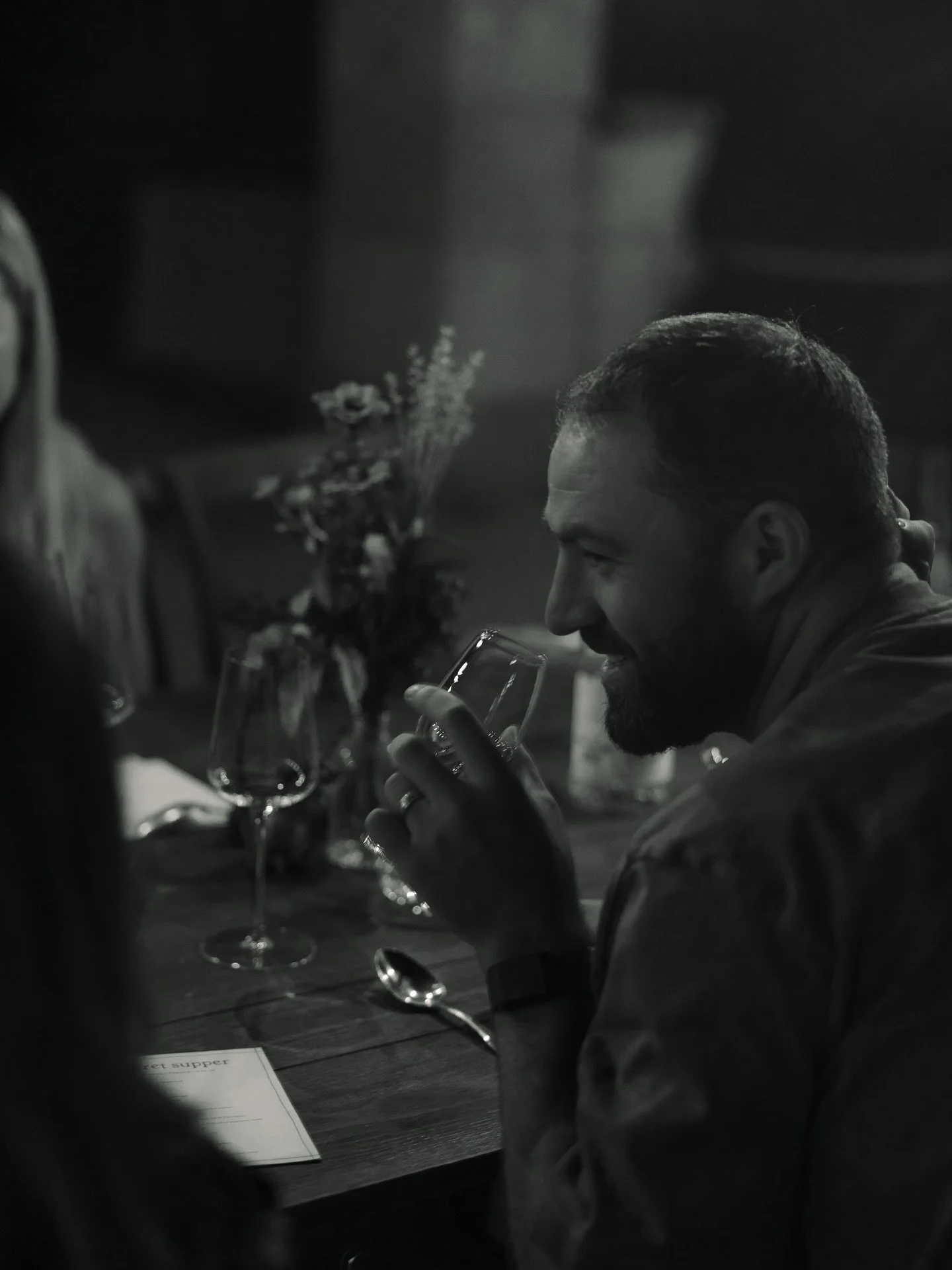 They say a picture is worth a thousand words, but we just see one in these photos from our Burgundy Supper: ✨joy!✨ Joy of connection, meaningful conversation, and thoughtful cuisine (and single-cask Cognac by @sazeraccompanyofficial). The 2000 Vintag