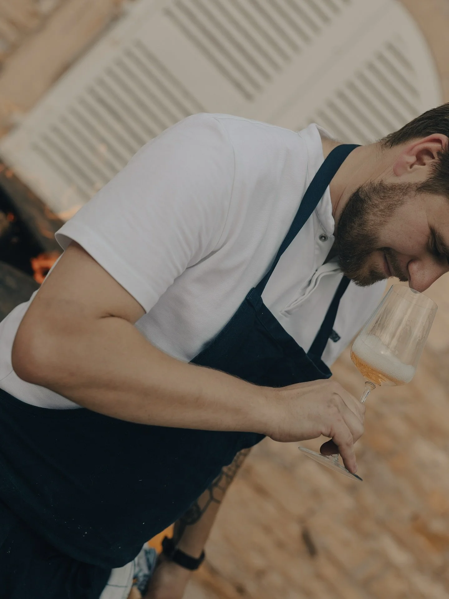 One of our favorite things about our Supper travels is getting to meet such talented, incredible people from all over the world. We were delighted to spend the day with Chef @rynkowskimaciek and his team in Burgundy, where they not only pitched in to