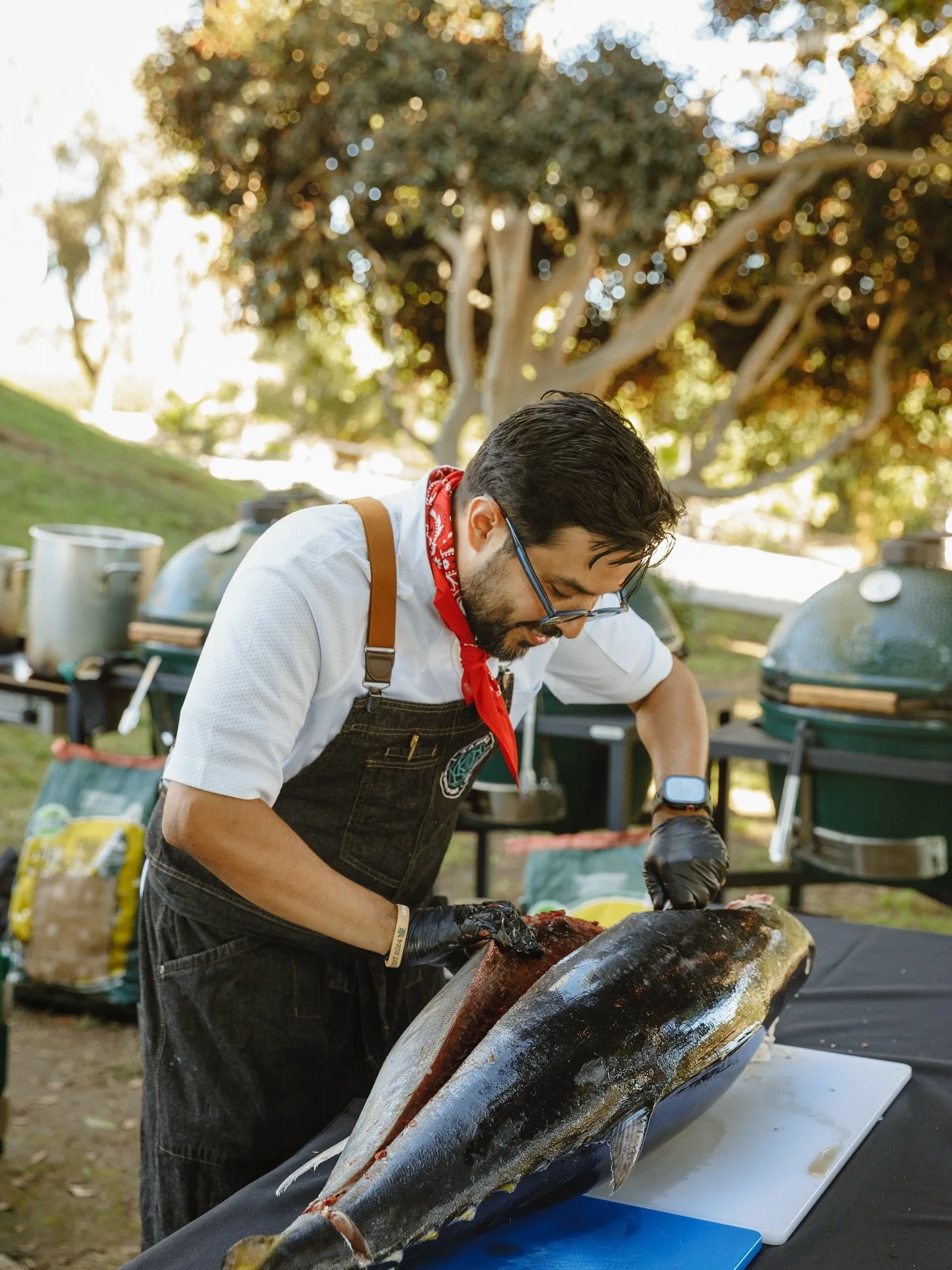 When chef team shows up in matching outfits with their own whole tuna, you know they mean business. @chefadrianvillarreal and team from @tahonasd blew us out of the water with a coastal California menu that blended influences from his Mexican heritag