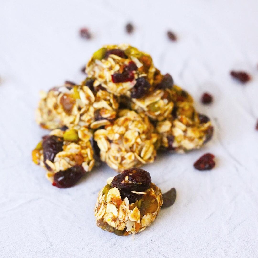 PISTACHIO CRANBERRY ENERGY BALLS