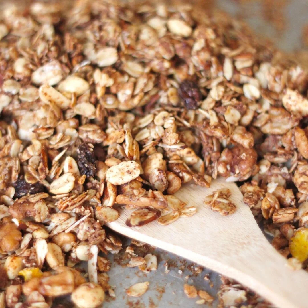 EASY VEGAN GRANOLA