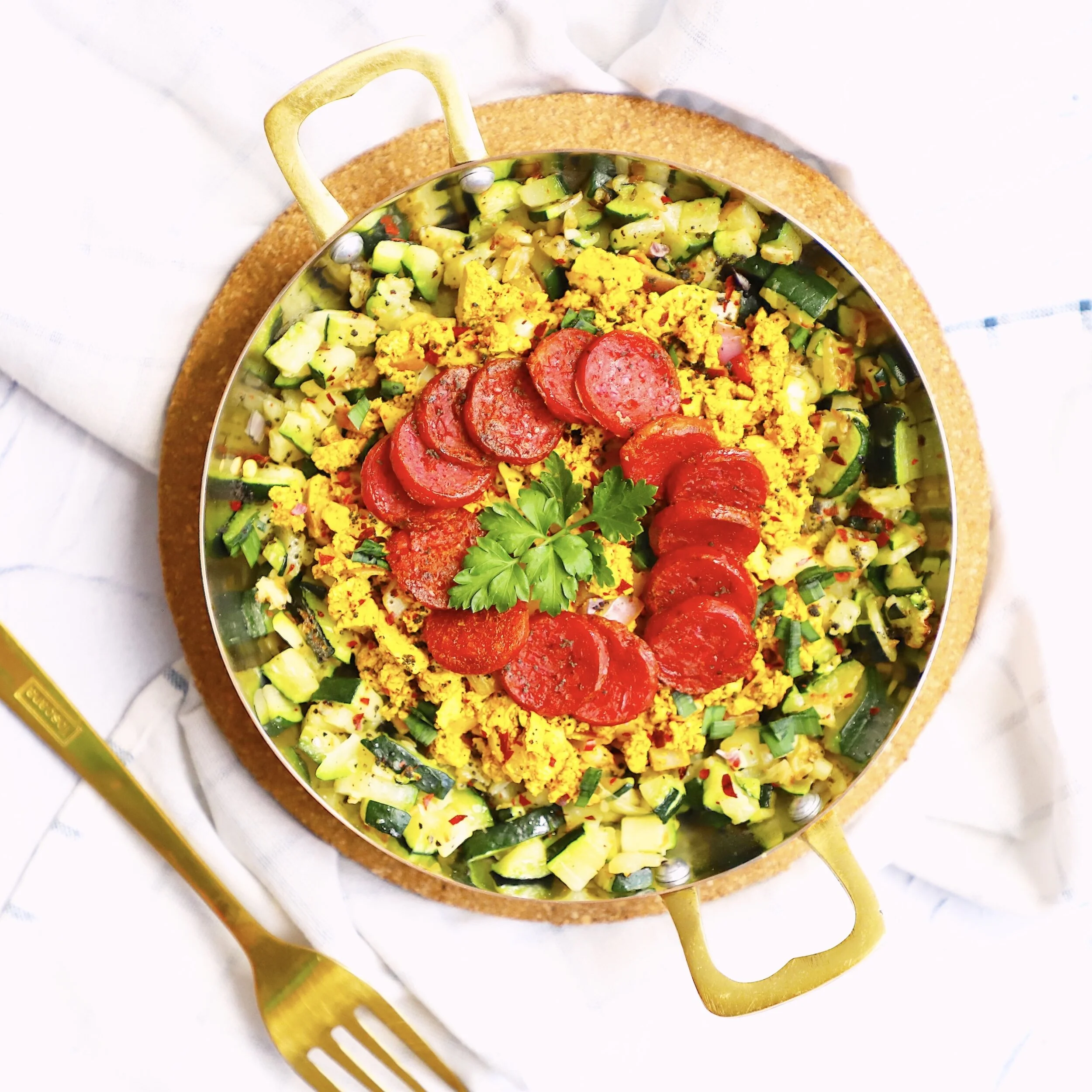 Tofu curry revuelto, vegan chorizo &amp; zucchini picadillo
