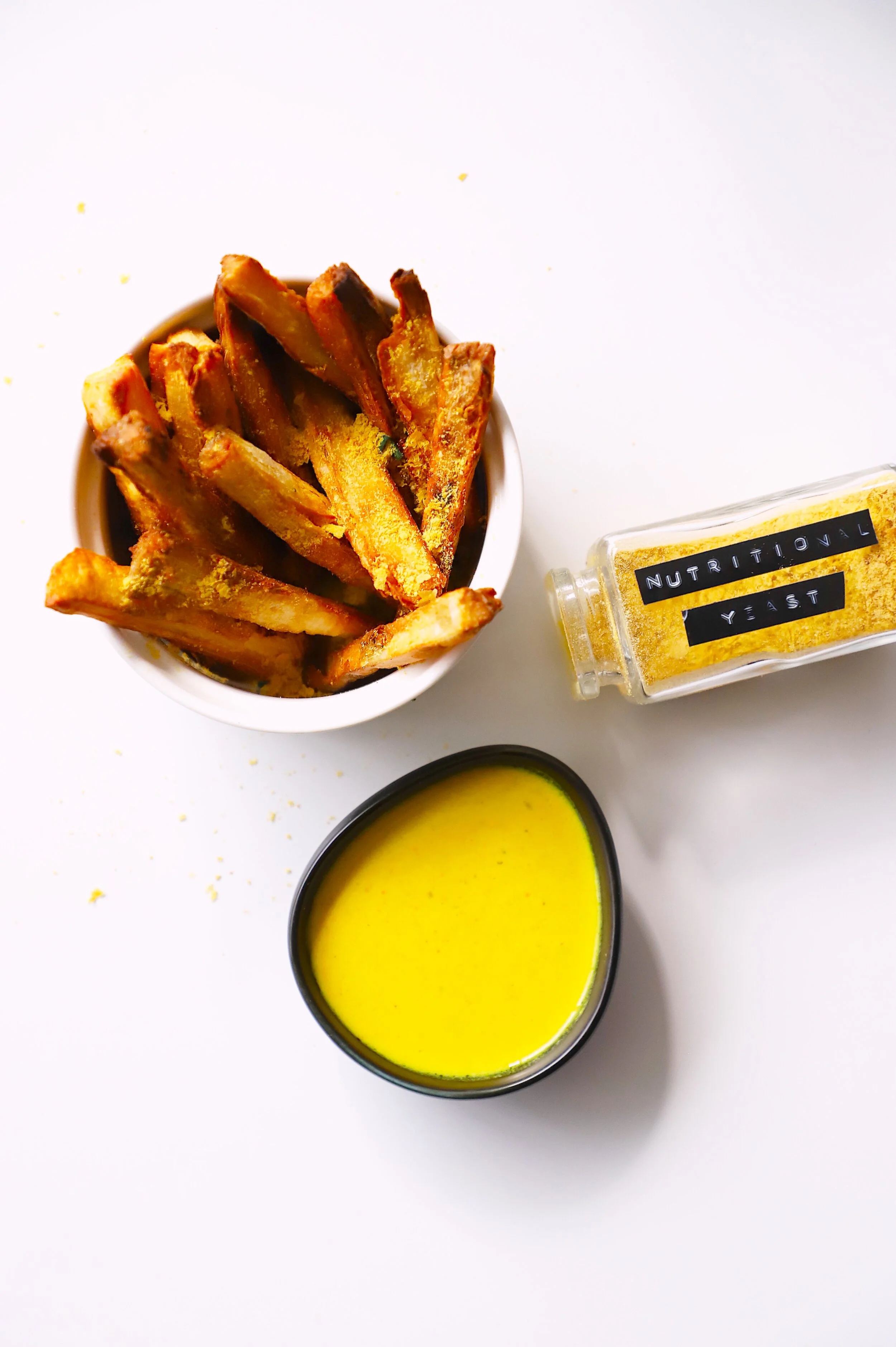 YUCA FRIES &amp; TAHINI CÚRCUMA DIP
