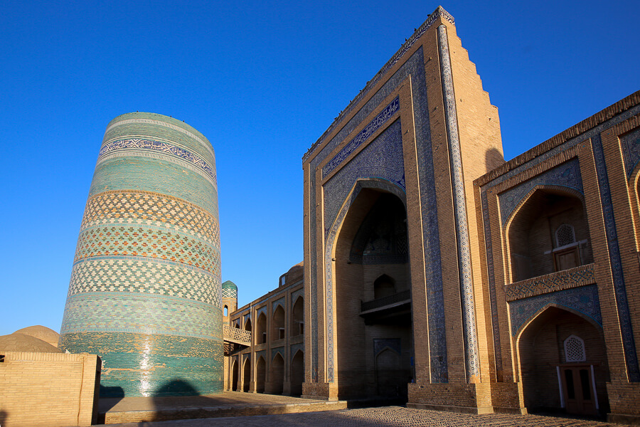 kalta-minor-minaret-khiva-little-people-big-adventures.png