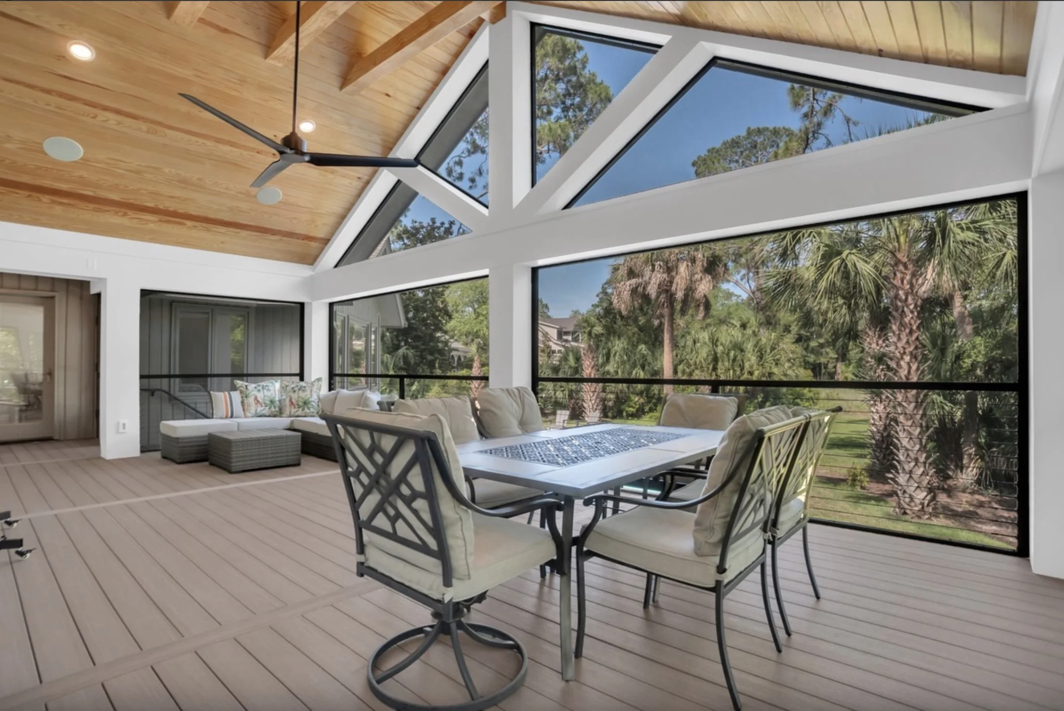 Screened Porch with Sectional Couch and Dining for 6