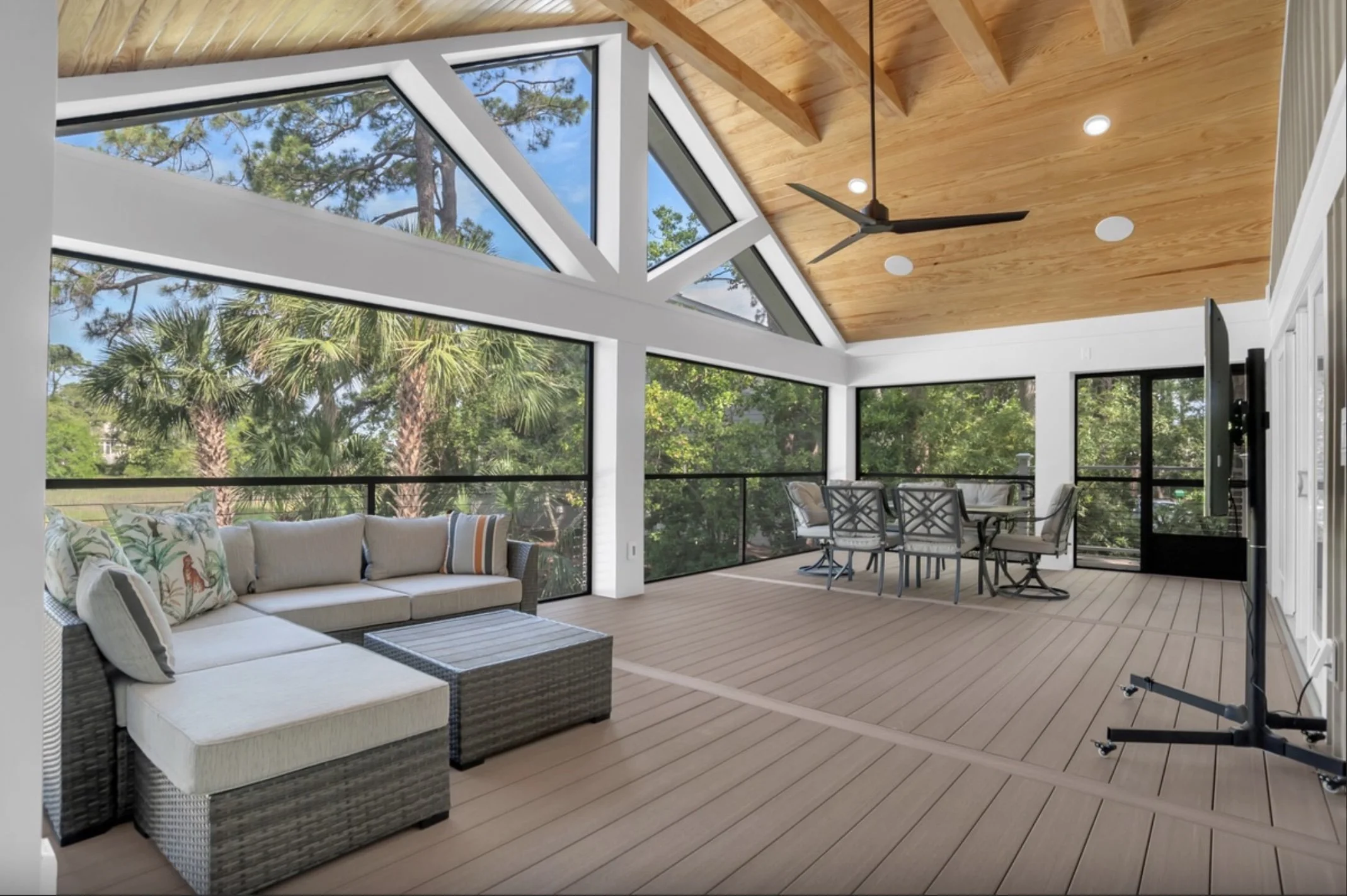 Screened Porch with Sectional Couch and Dining for 6