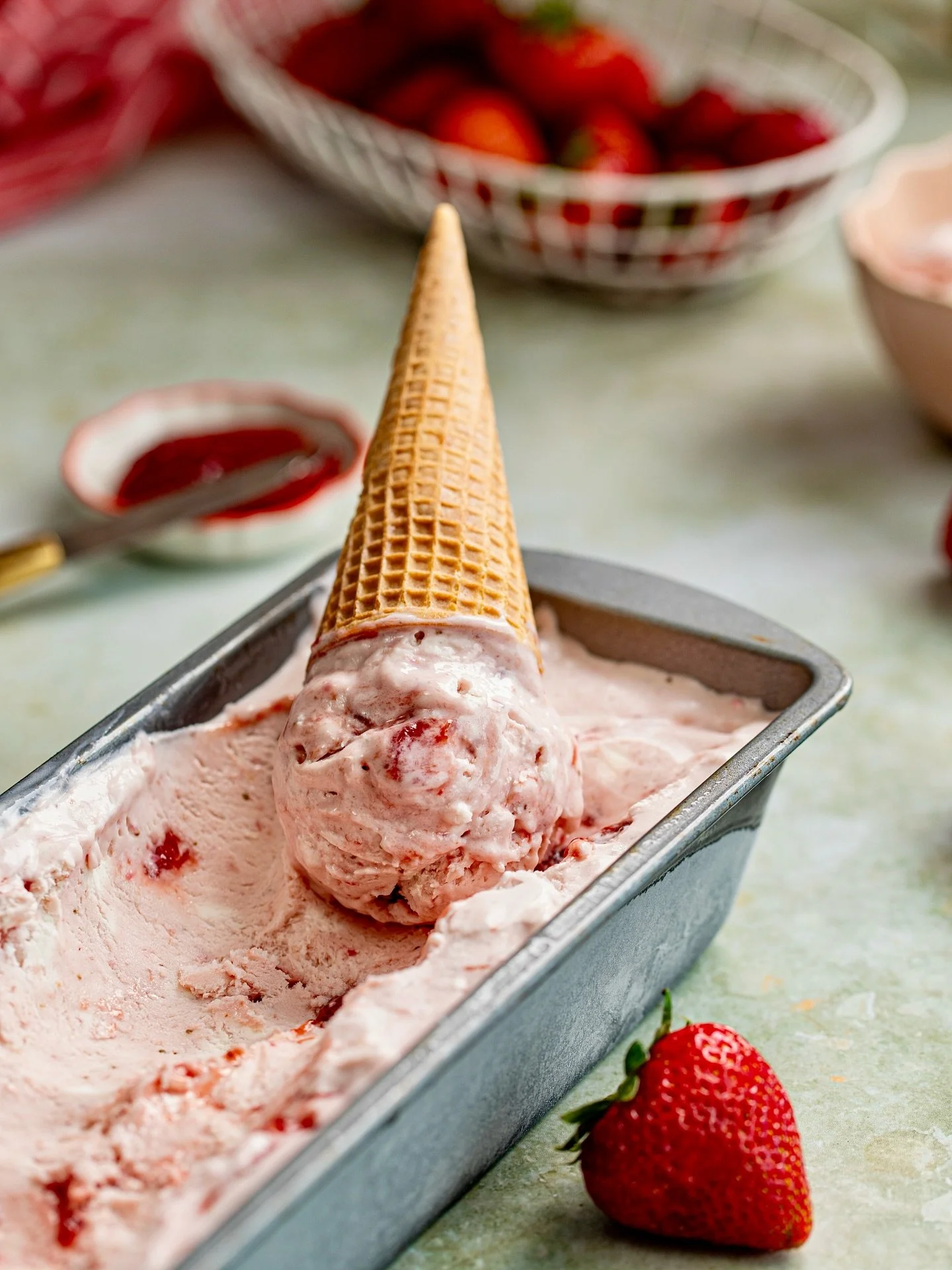 New work for @lovelydelites! This no-churn strawberry ice cream was so much fun the make and photograph!

Check out the full recipe at: https://lovelydelites.com/no-churn-strawberry-ice-cream/